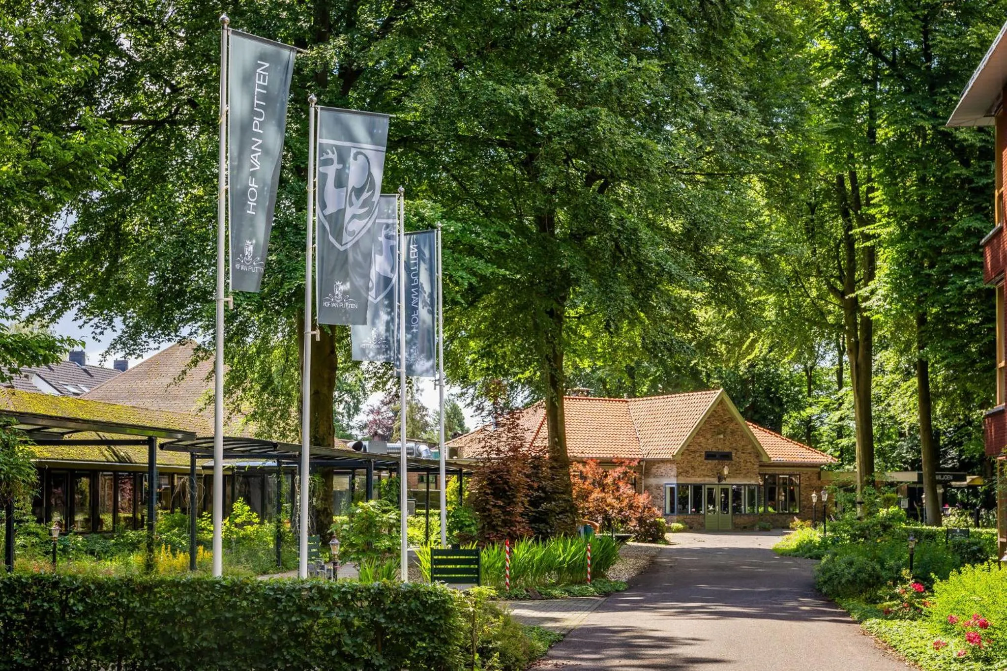 Property building in Hof van Putten