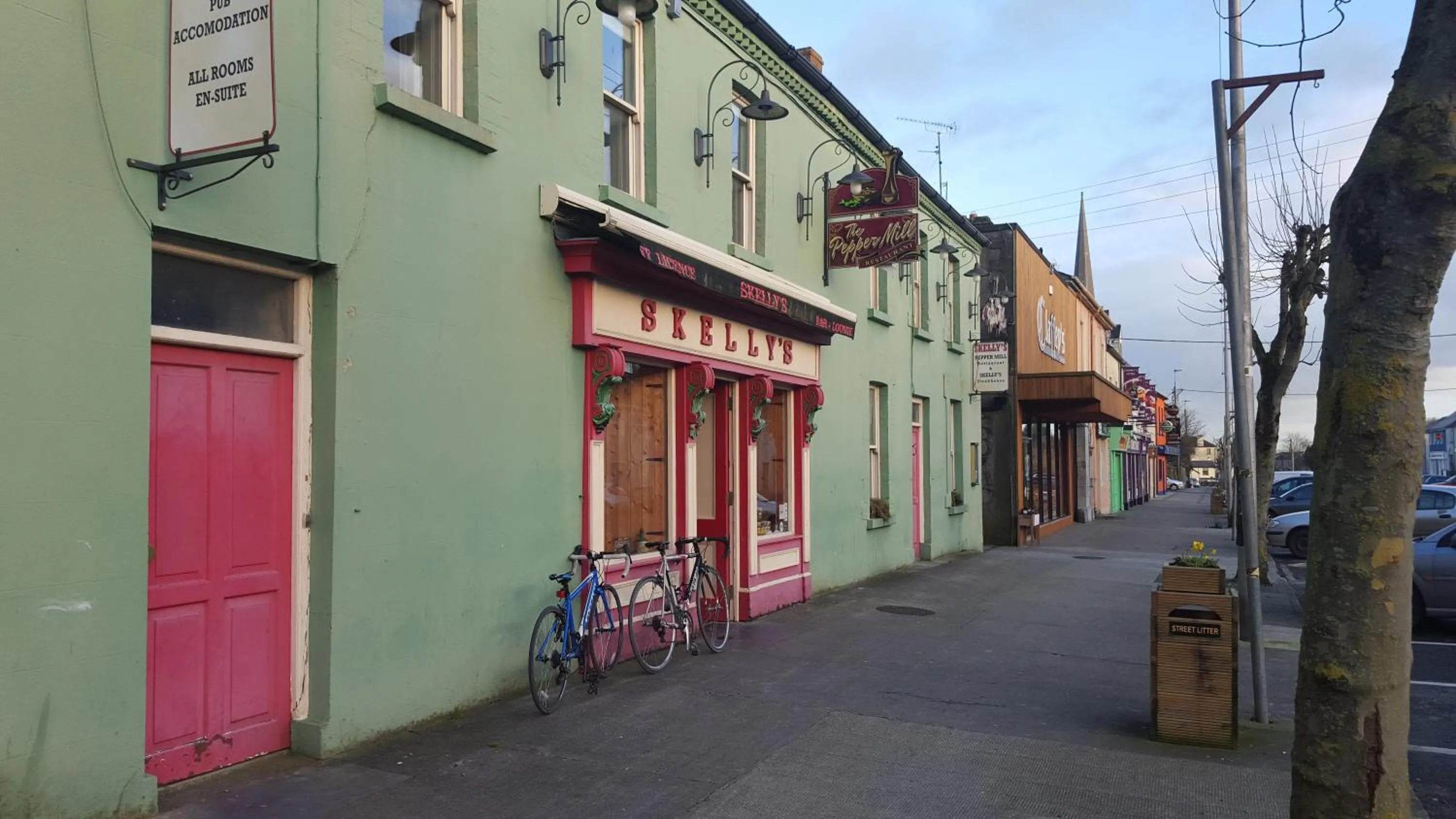 Facade/entrance in Skellys