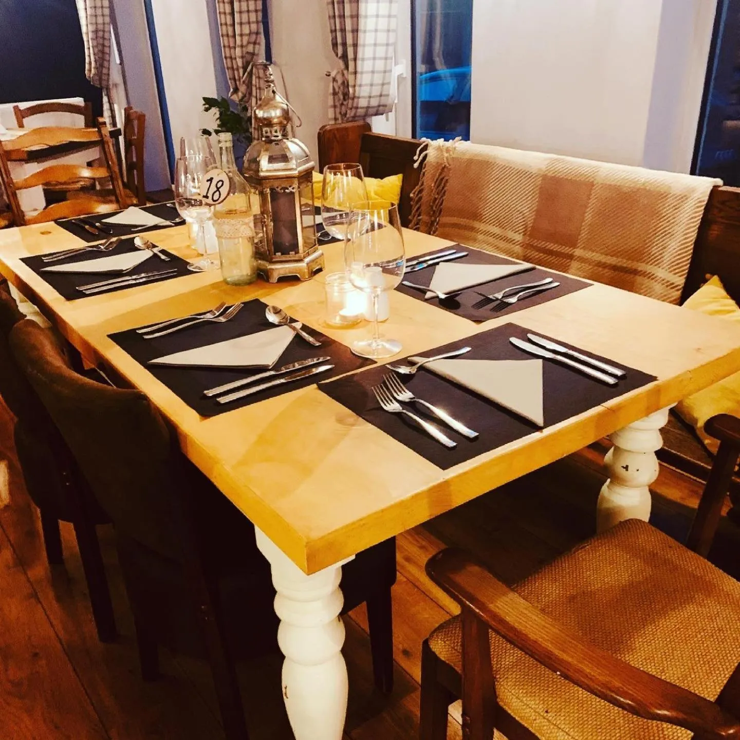 Dining area in The Sun Inn