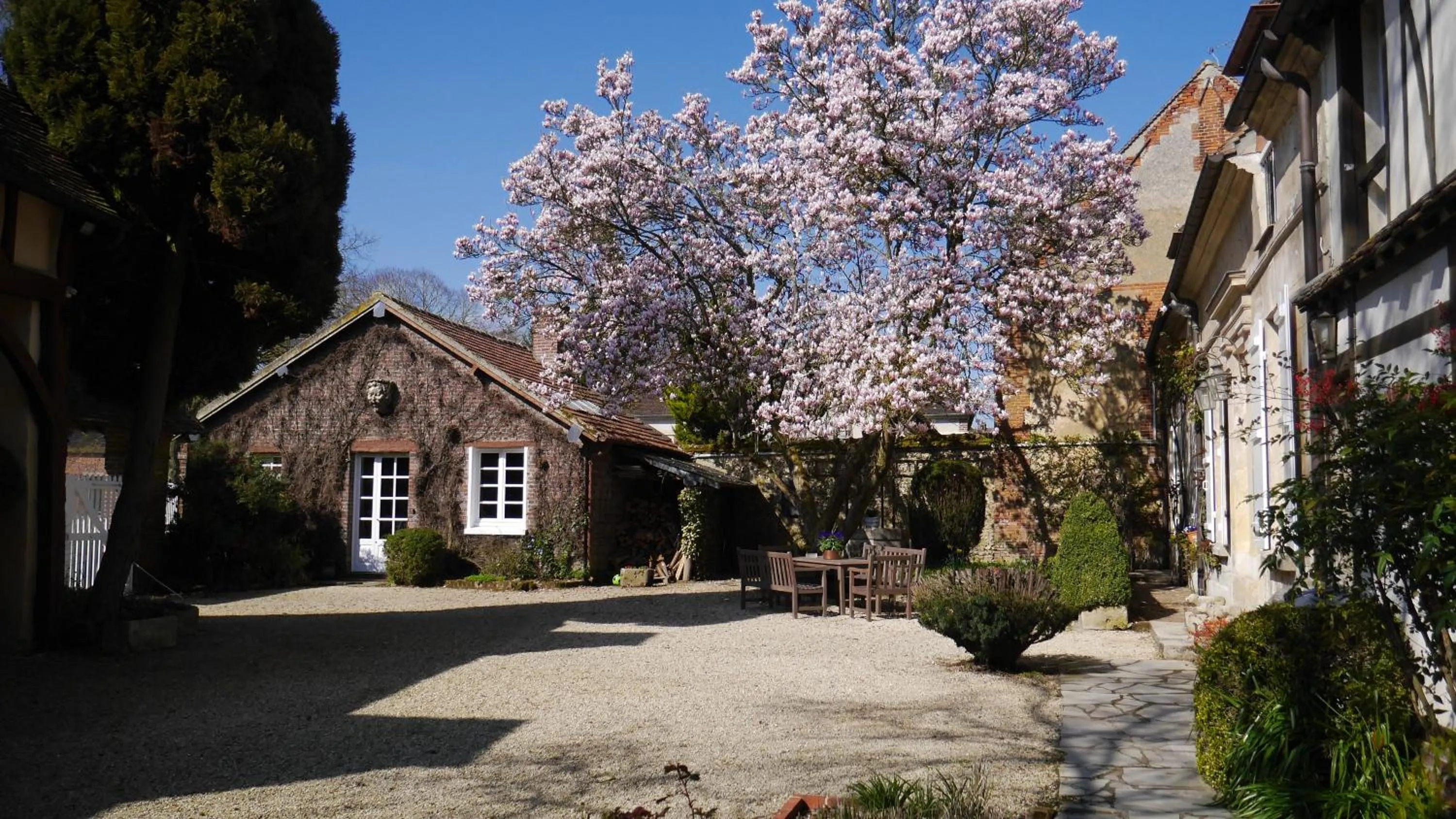 Property building in Le Puits D'Angle