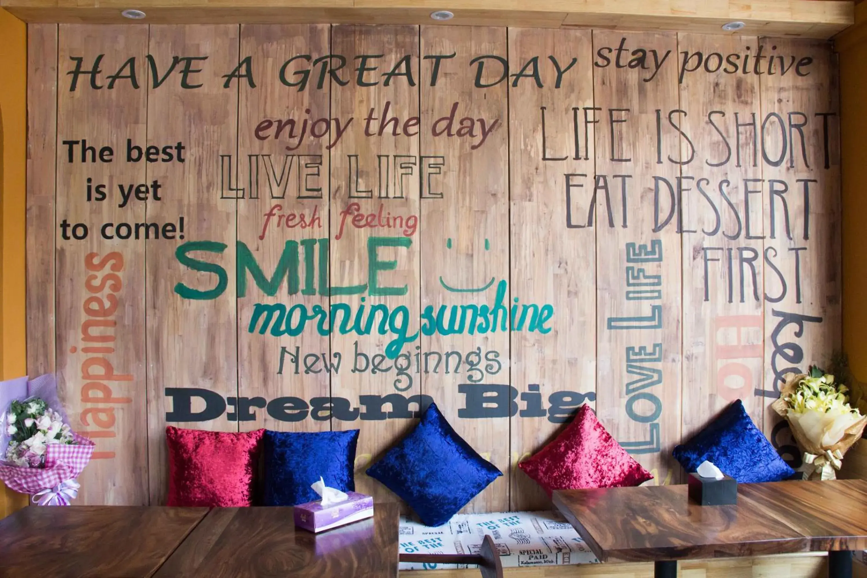 Restaurant/places to eat in La Belle Residence Restaurant/places to eat in La Belle Residence