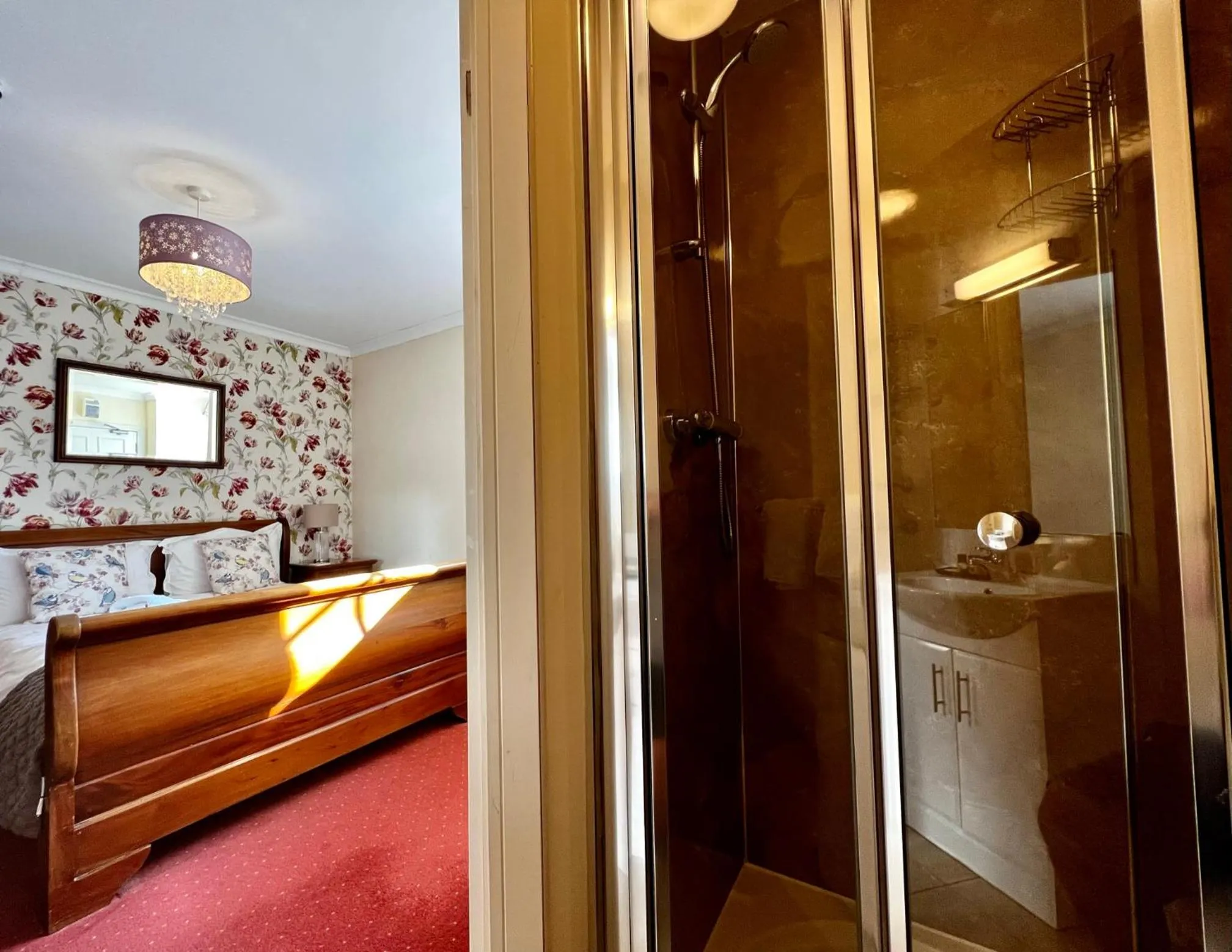 Shower in Notley Arms Inn Exmoor National Park