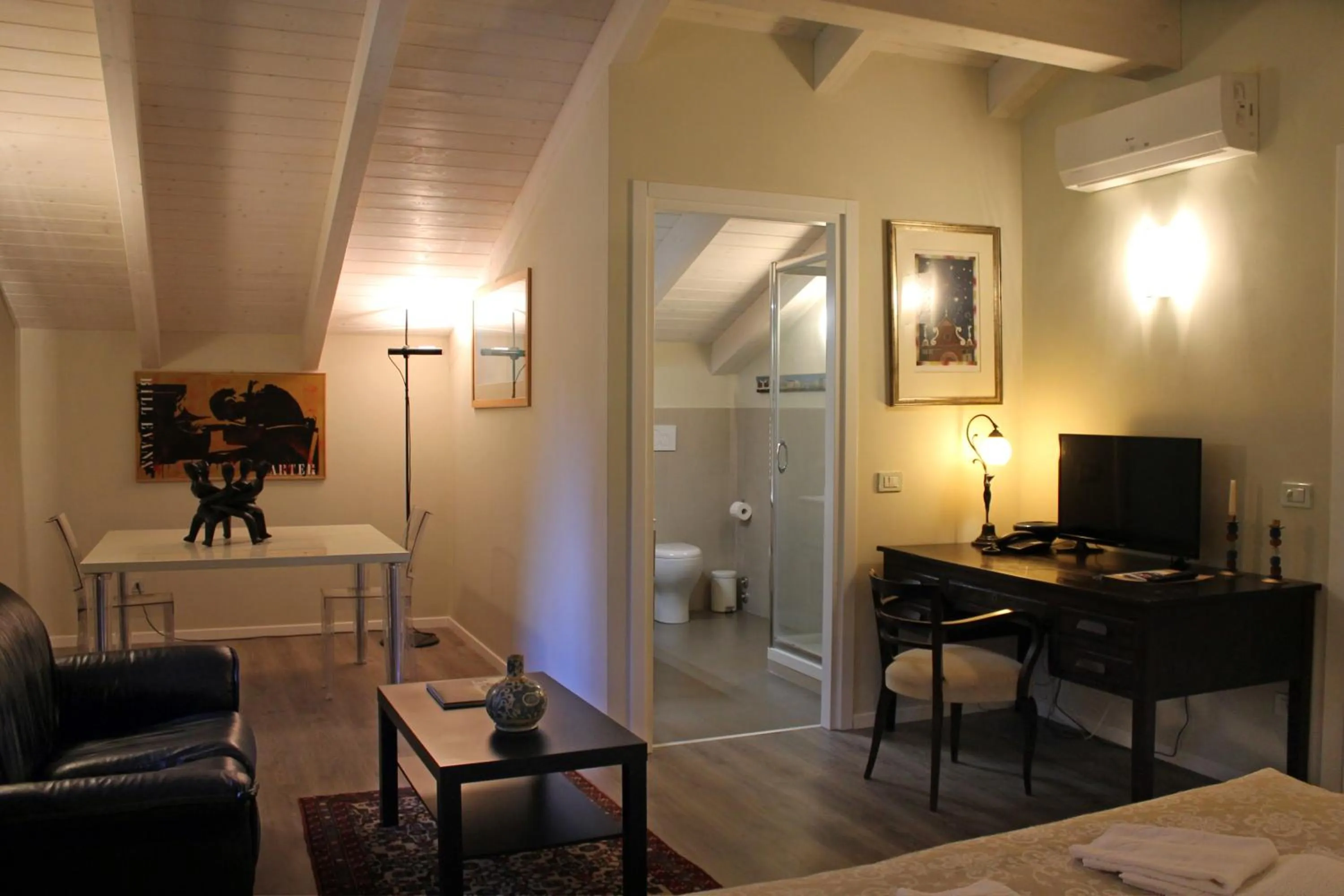 Photo of the whole room in Villa Abbamer