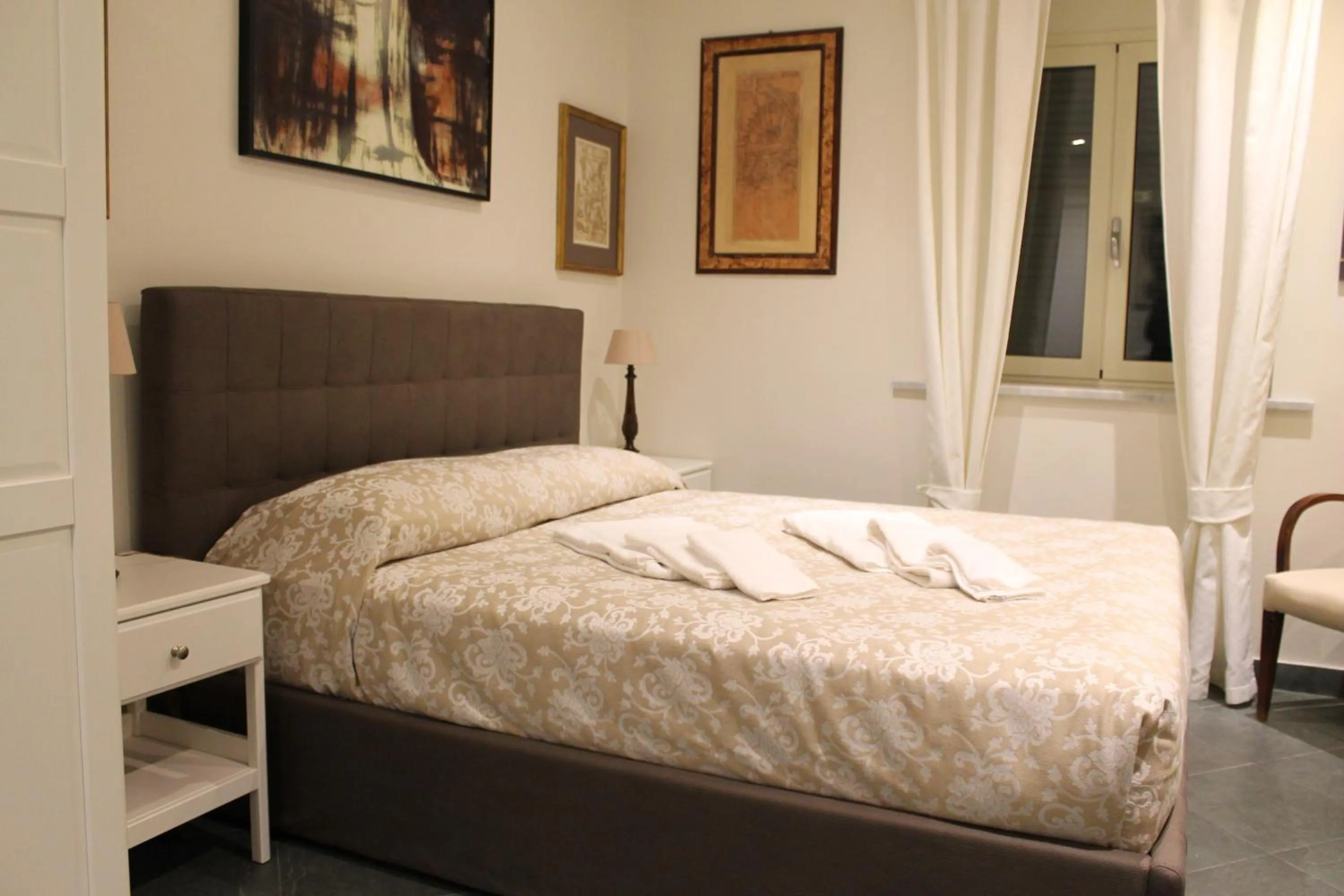 Photo of the whole room, Bed in Villa Abbamer
