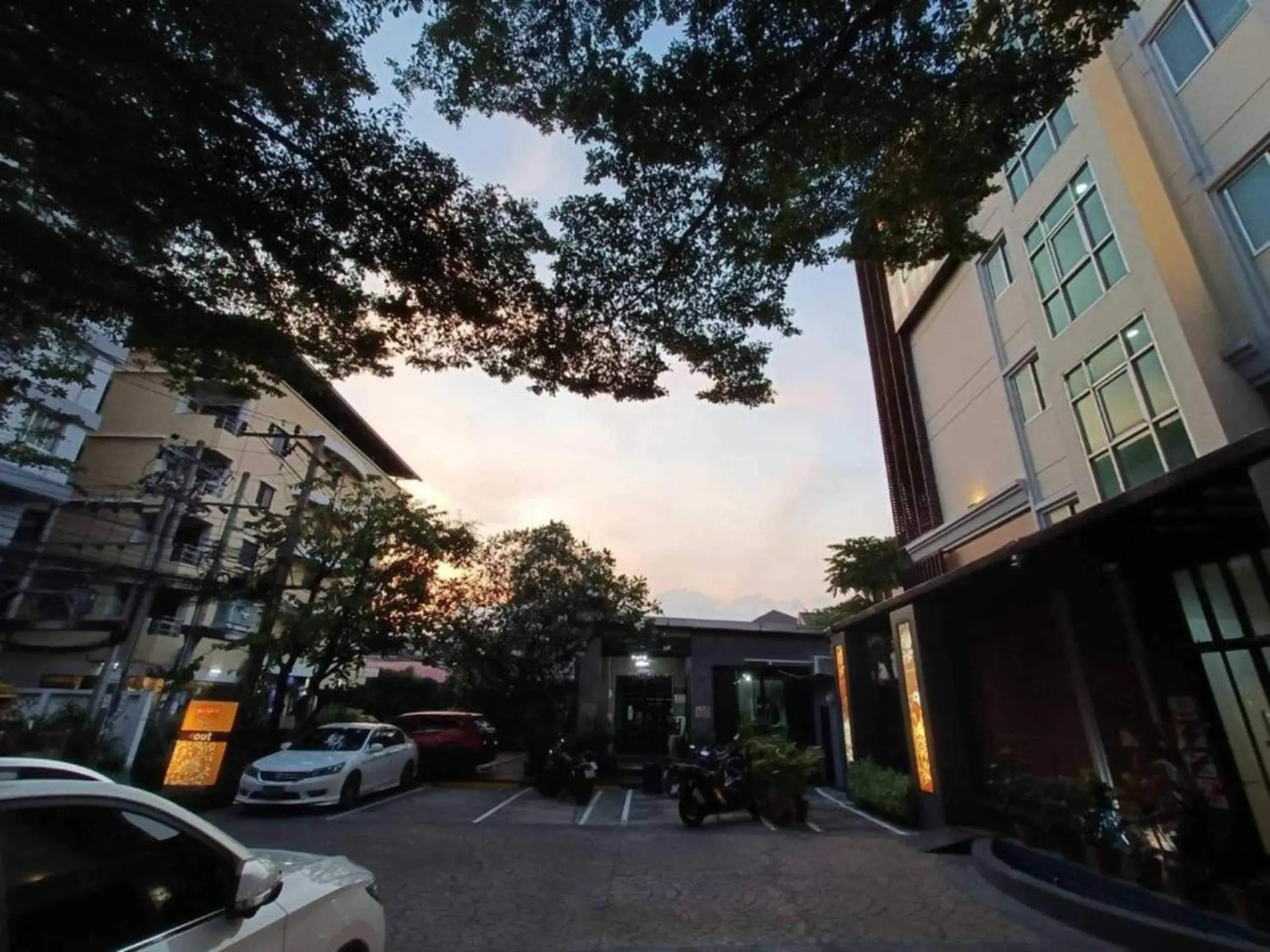 Facade/entrance in Collection O The Bangkok Cha Cha Suite Facade/entrance in Collection O The Bangkok Cha Cha Suite