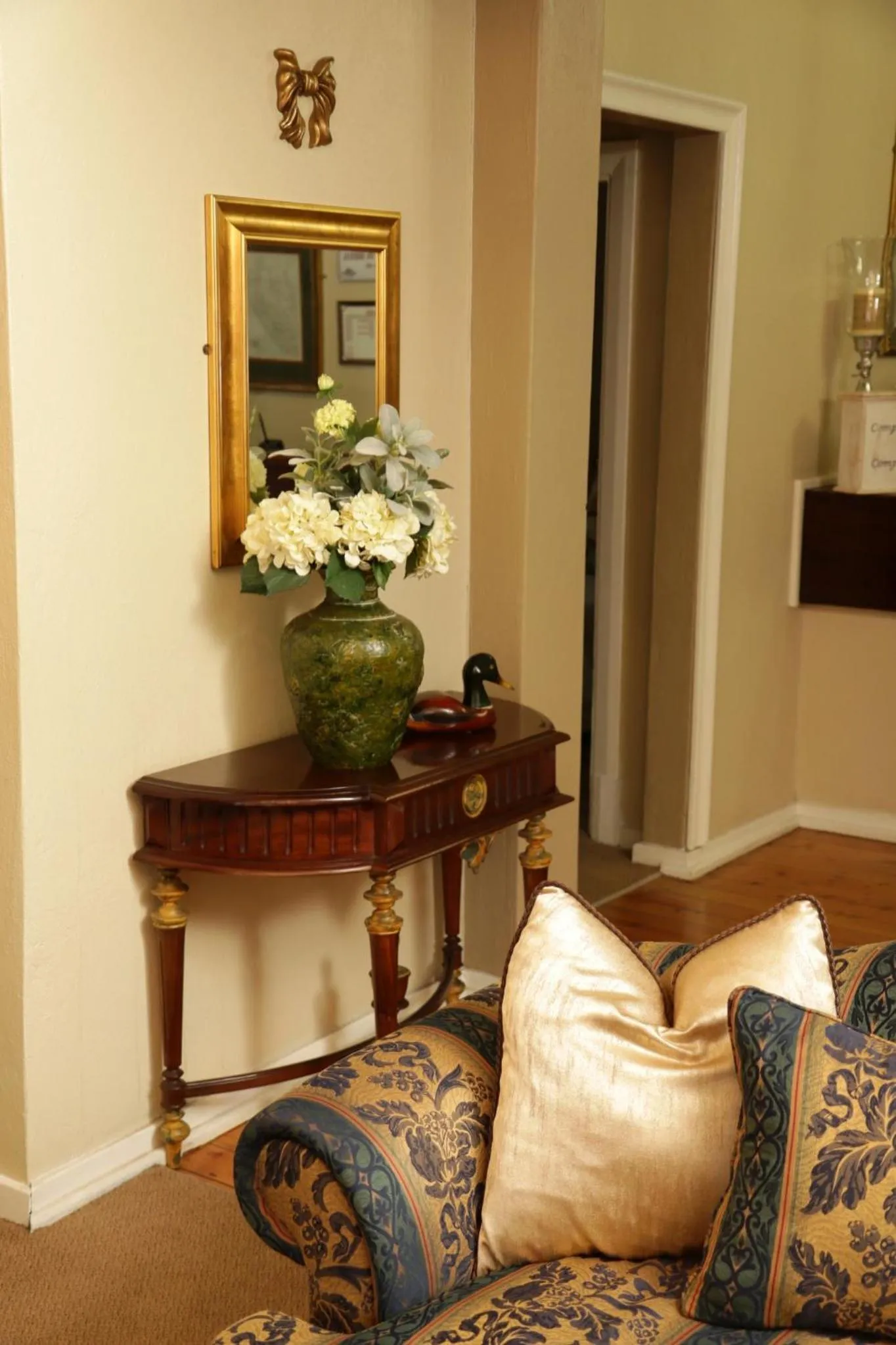 Communal lounge/ TV room in Oxford Lodge Vryheid