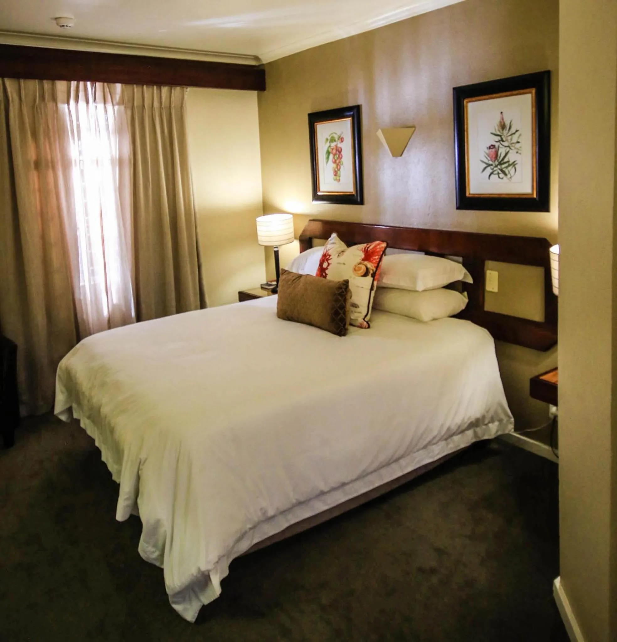 Bedroom, Bed in Oxford Lodge Vryheid