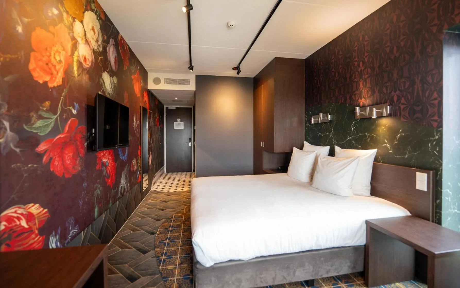 Bed in Hampshire Hotel - Delft Centre