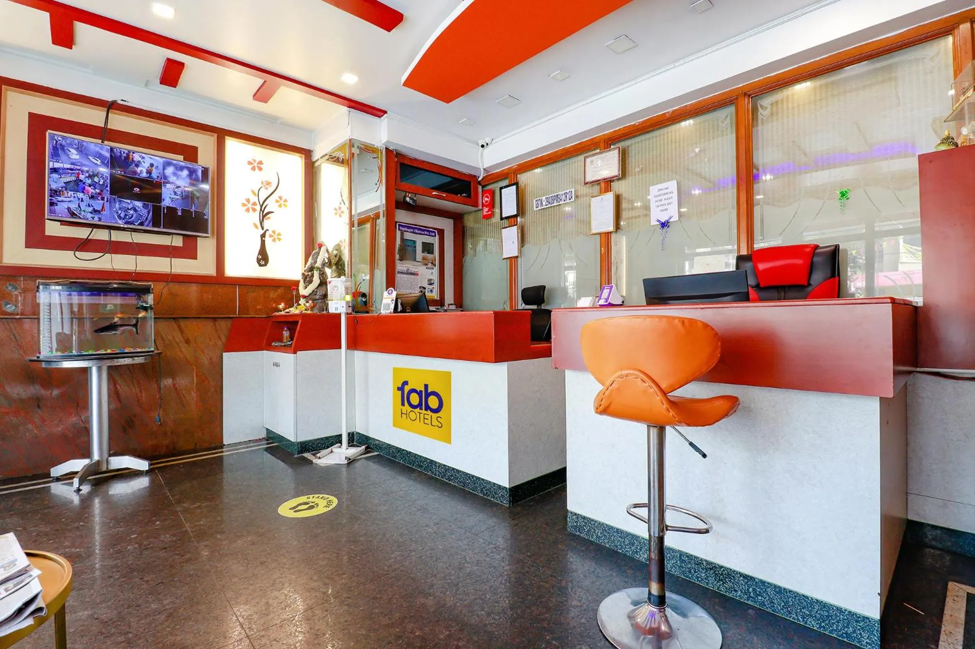 Lobby or reception in FabHotel Shivaals Residency - Rajajinagar