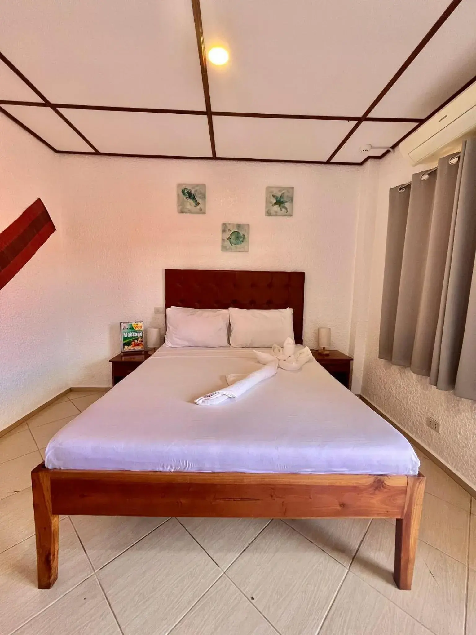 Standard Queen Room in Sunville Hotel and Restaurant Standard Queen Room in Sunville Hotel and Restaurant