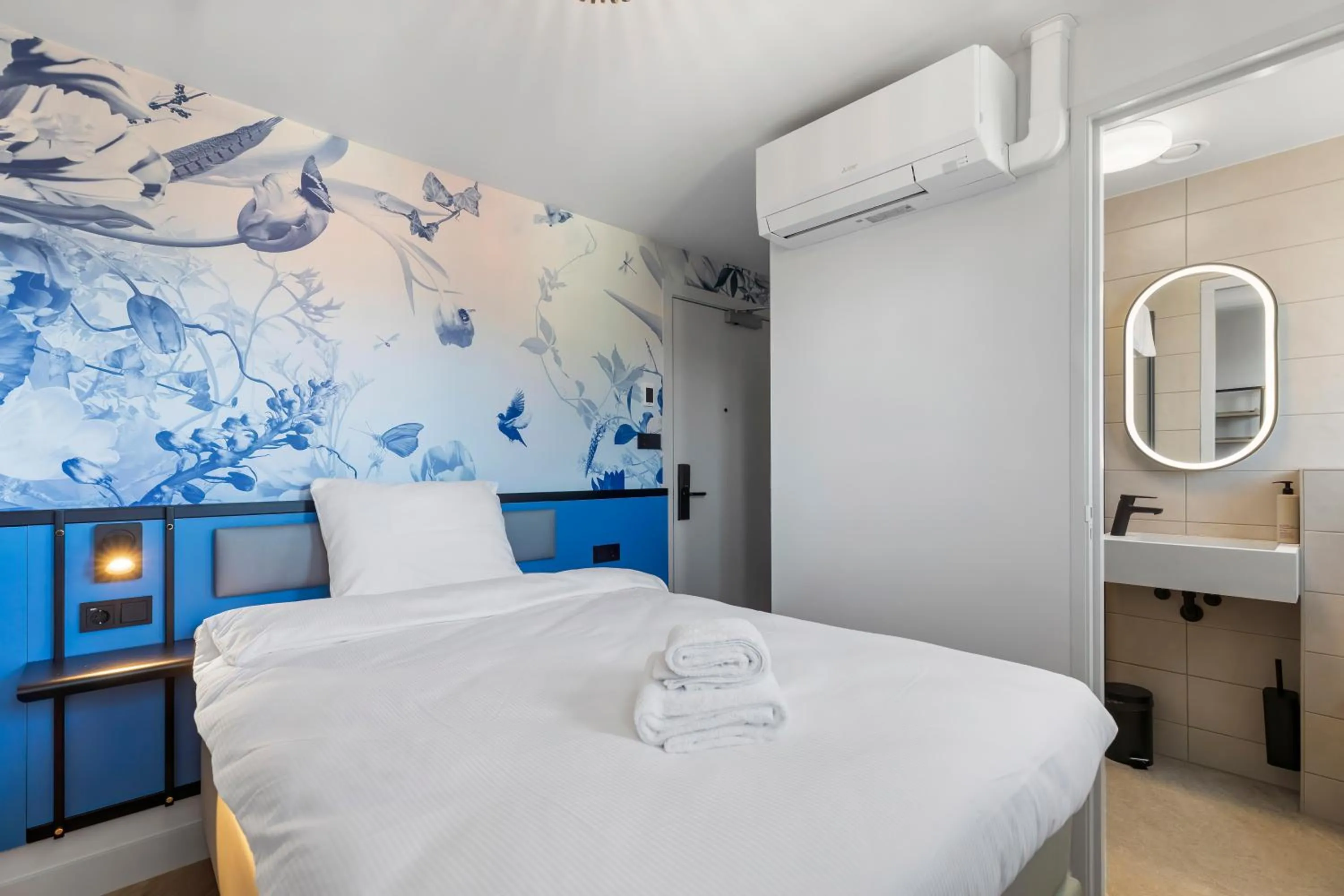 Bedroom, Bed in Dutch Design Hotel Vondelpark