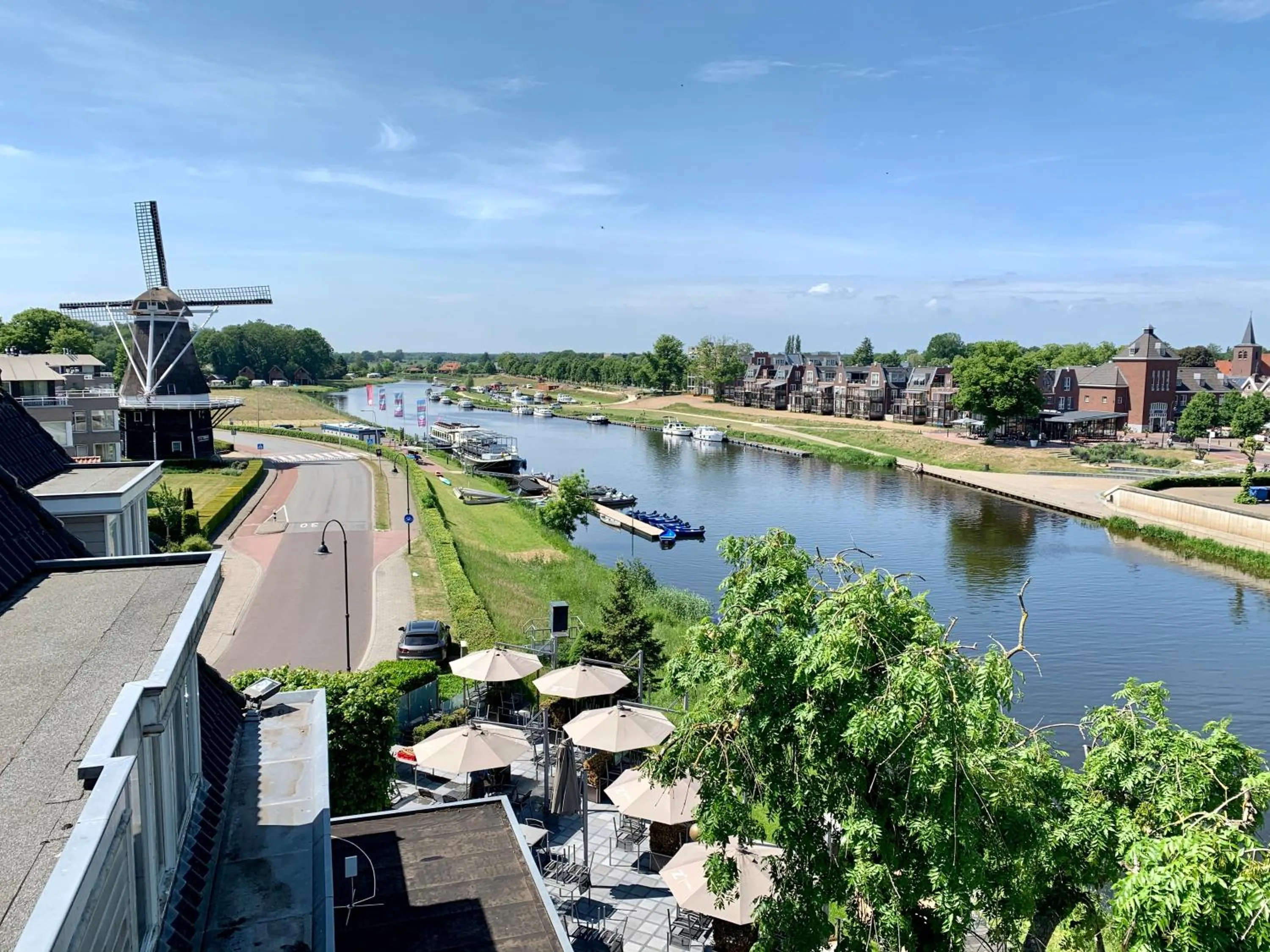 River view in De Zon Hotel & Restaurant by Flow