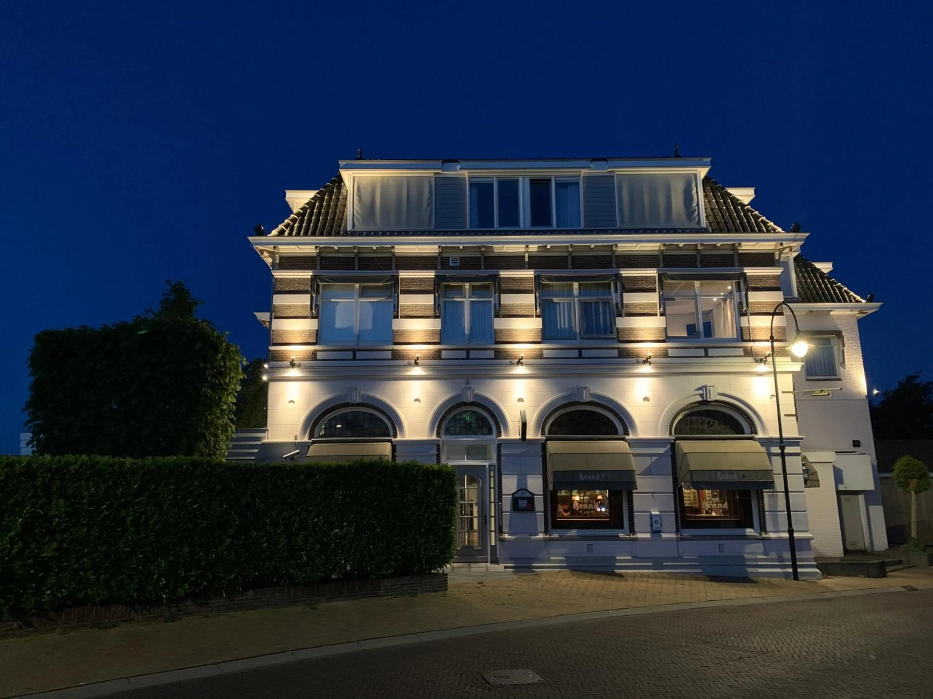 Property building in De Zon Hotel & Restaurant by Flow