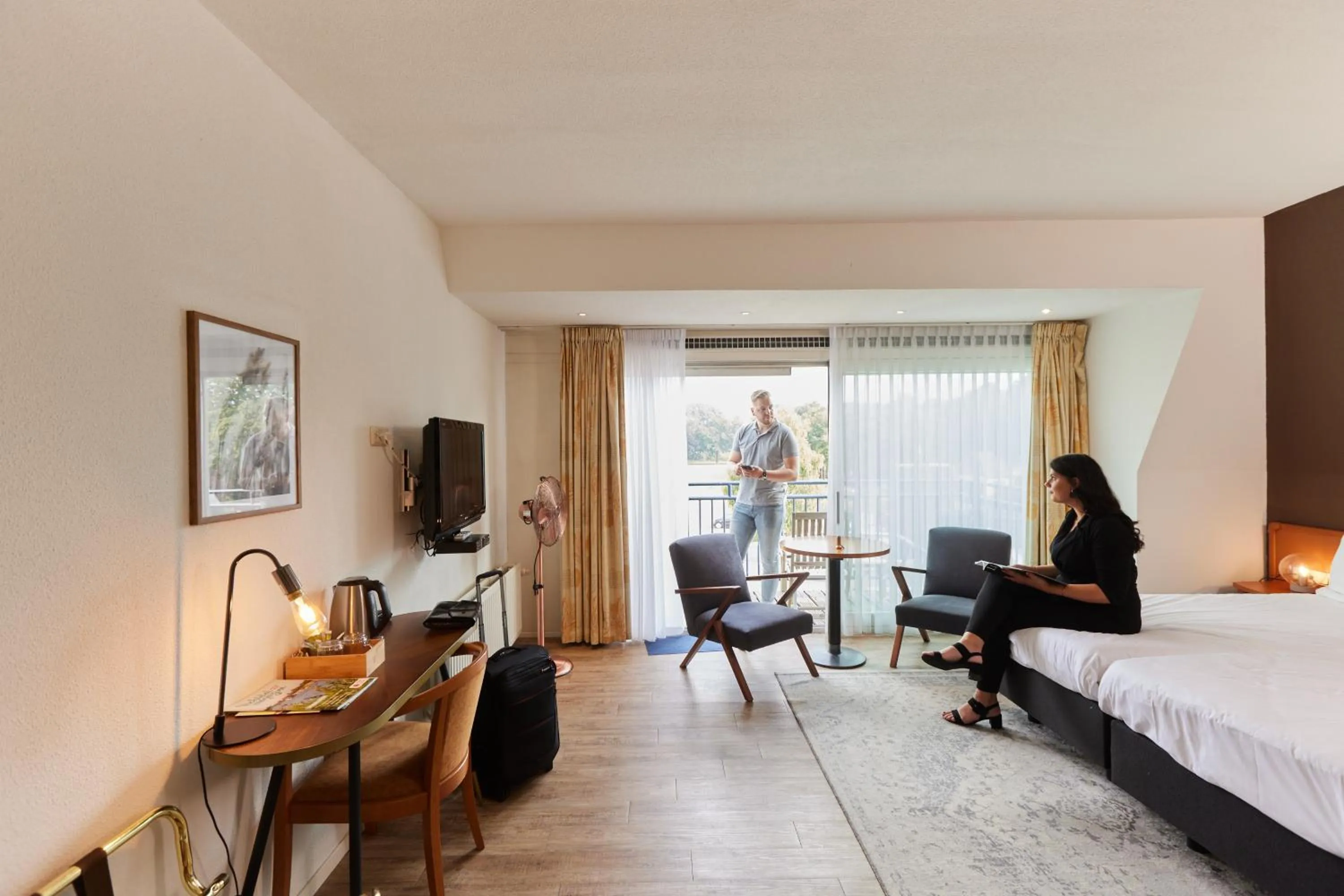 Coffee/tea facilities, Bed in De Zon Hotel & Restaurant by Flow