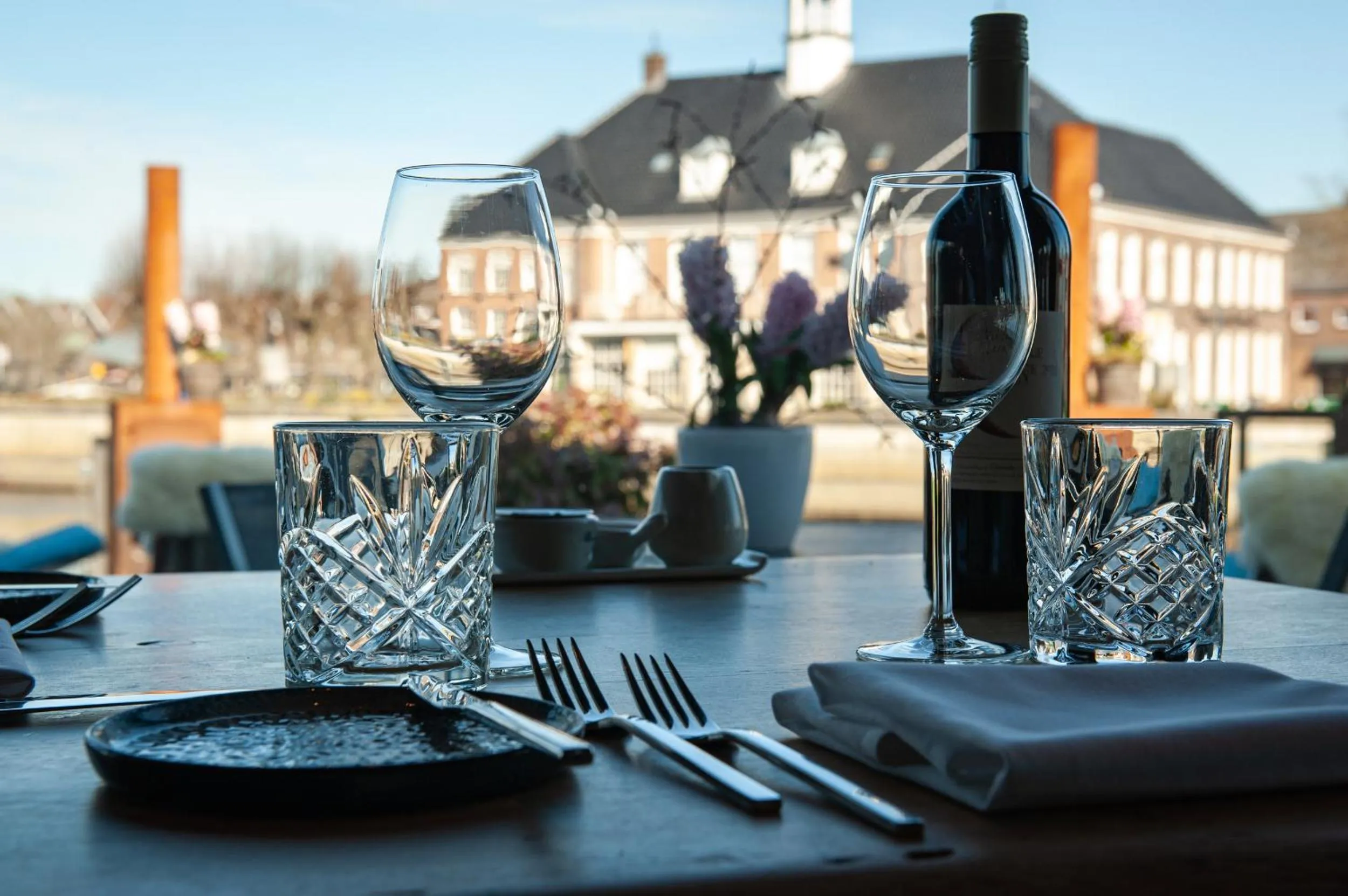 Restaurant/places to eat in De Zon Hotel & Restaurant by Flow