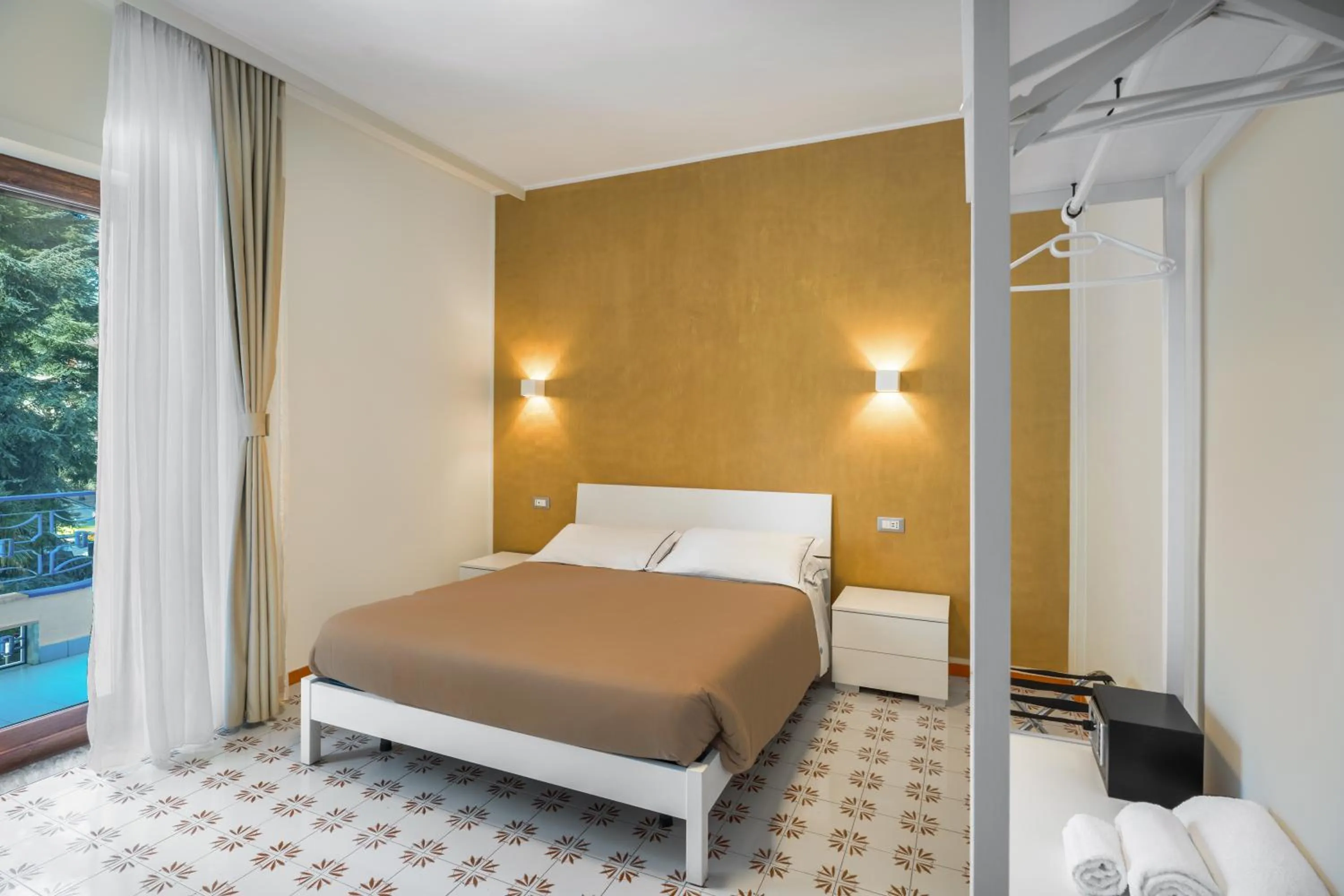 Bed in The Reef Sorrento