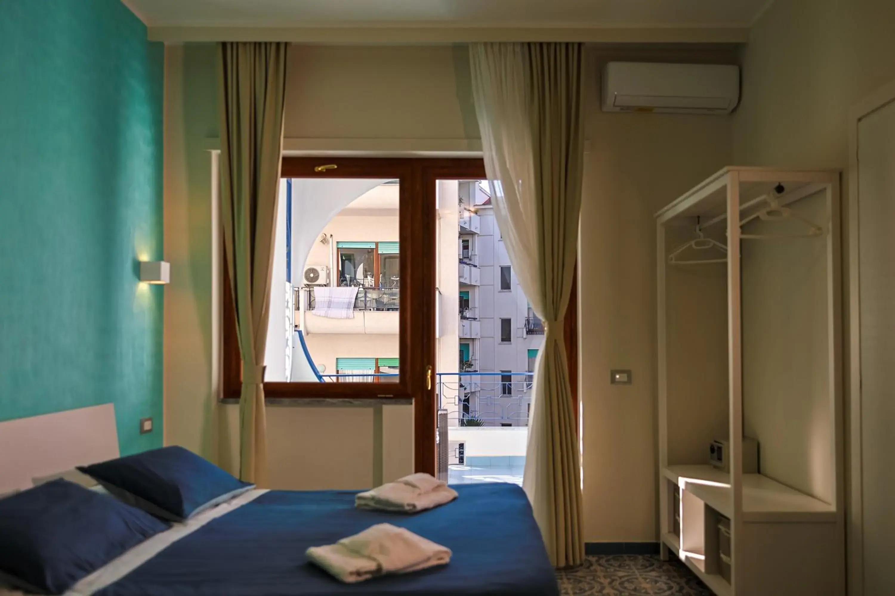 Bed in The Reef Sorrento Bed in The Reef Sorrento