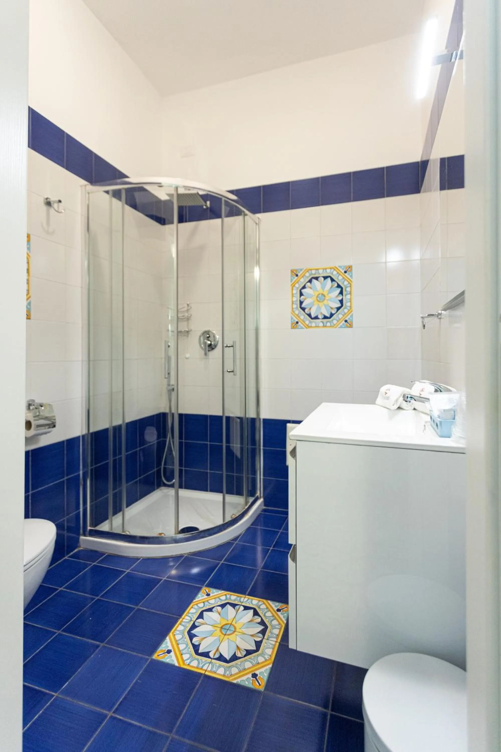 Shower in The Reef Sorrento