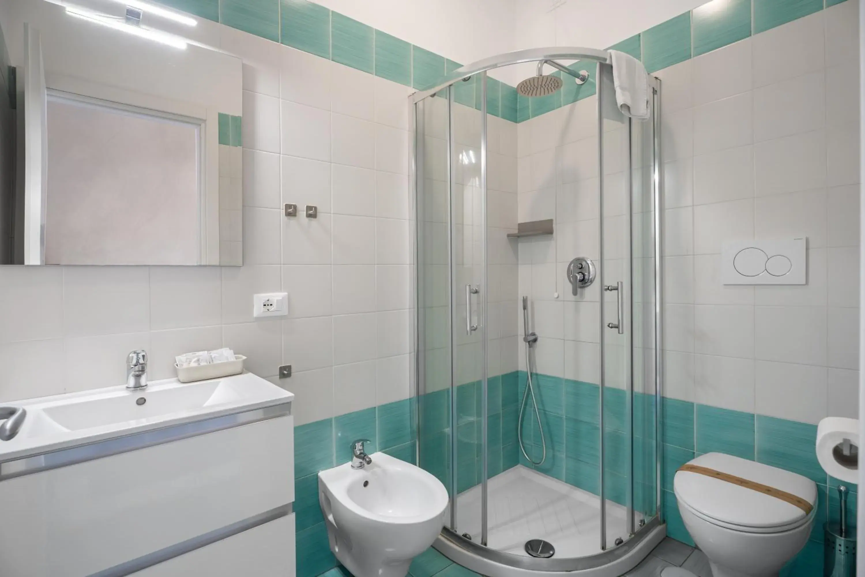 Shower in The Reef Sorrento Shower in The Reef Sorrento