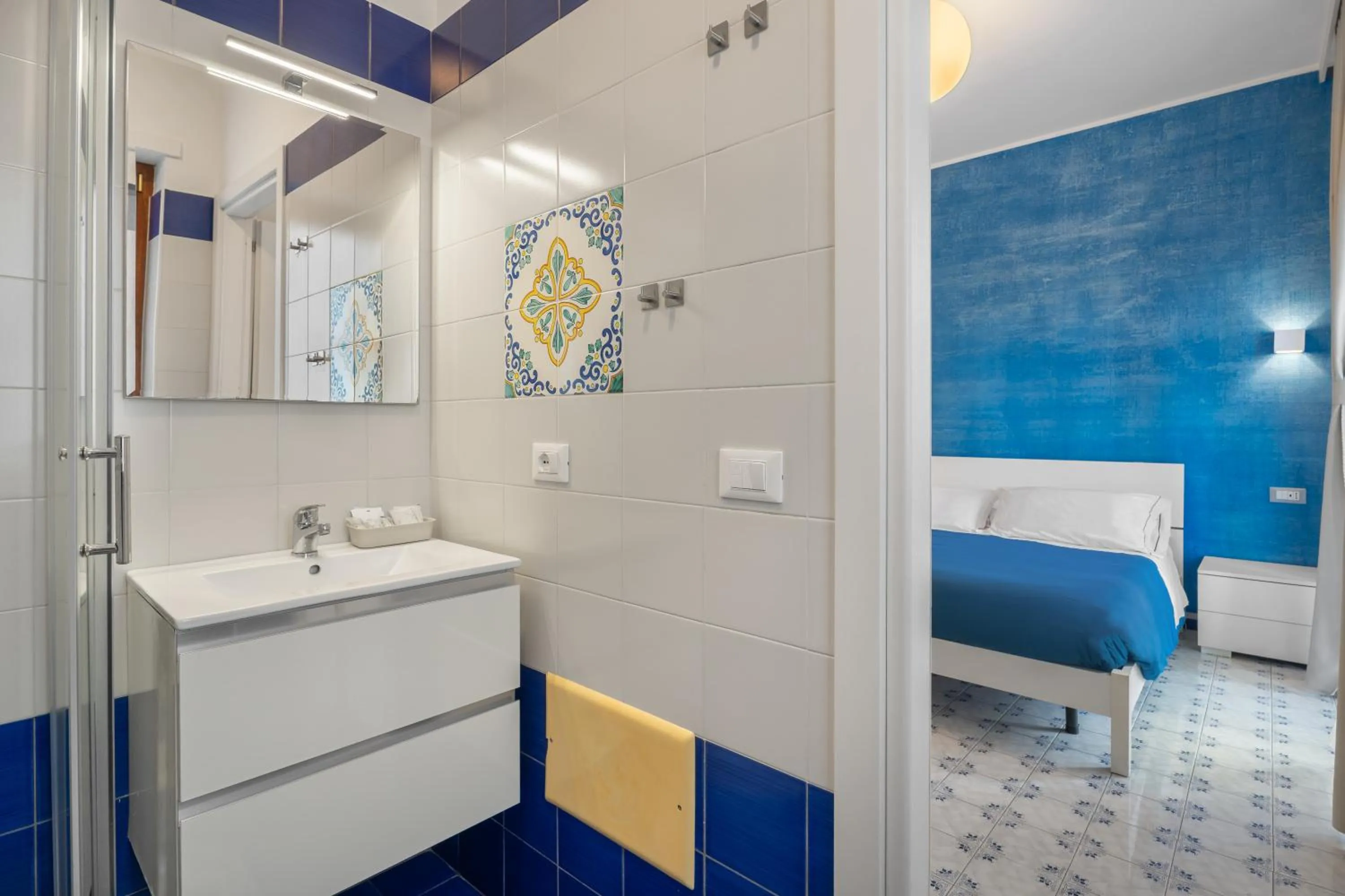 Shower in The Reef Sorrento