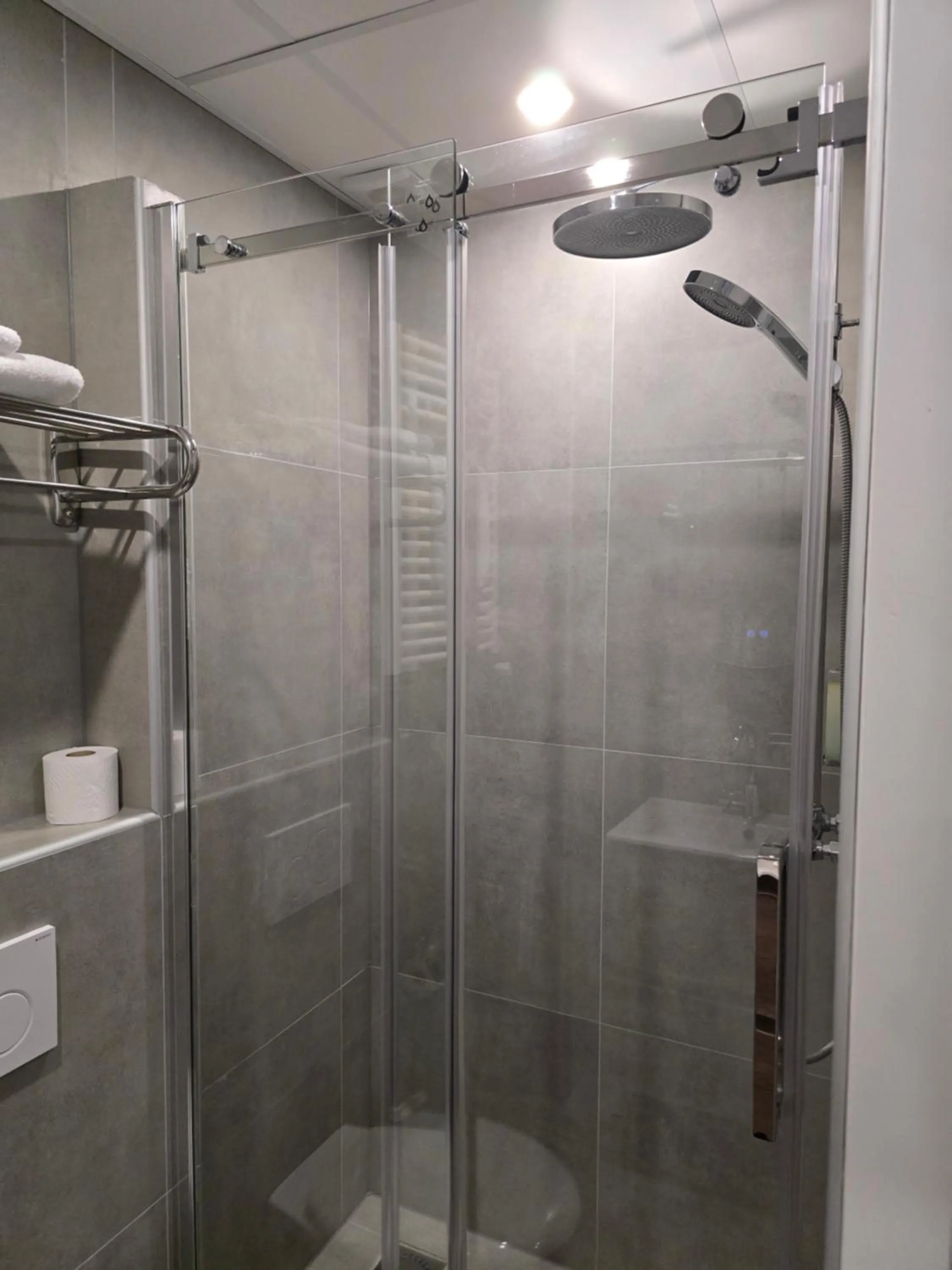 Bathroom in Hotel Port