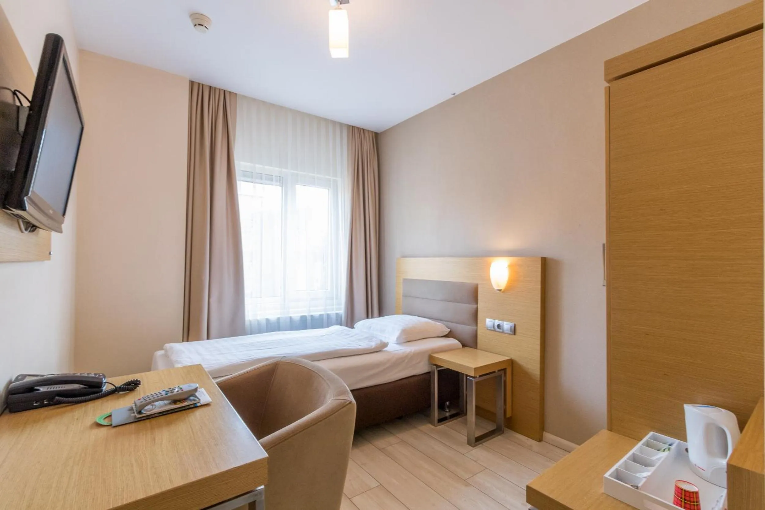 Single Room in Hotel Port