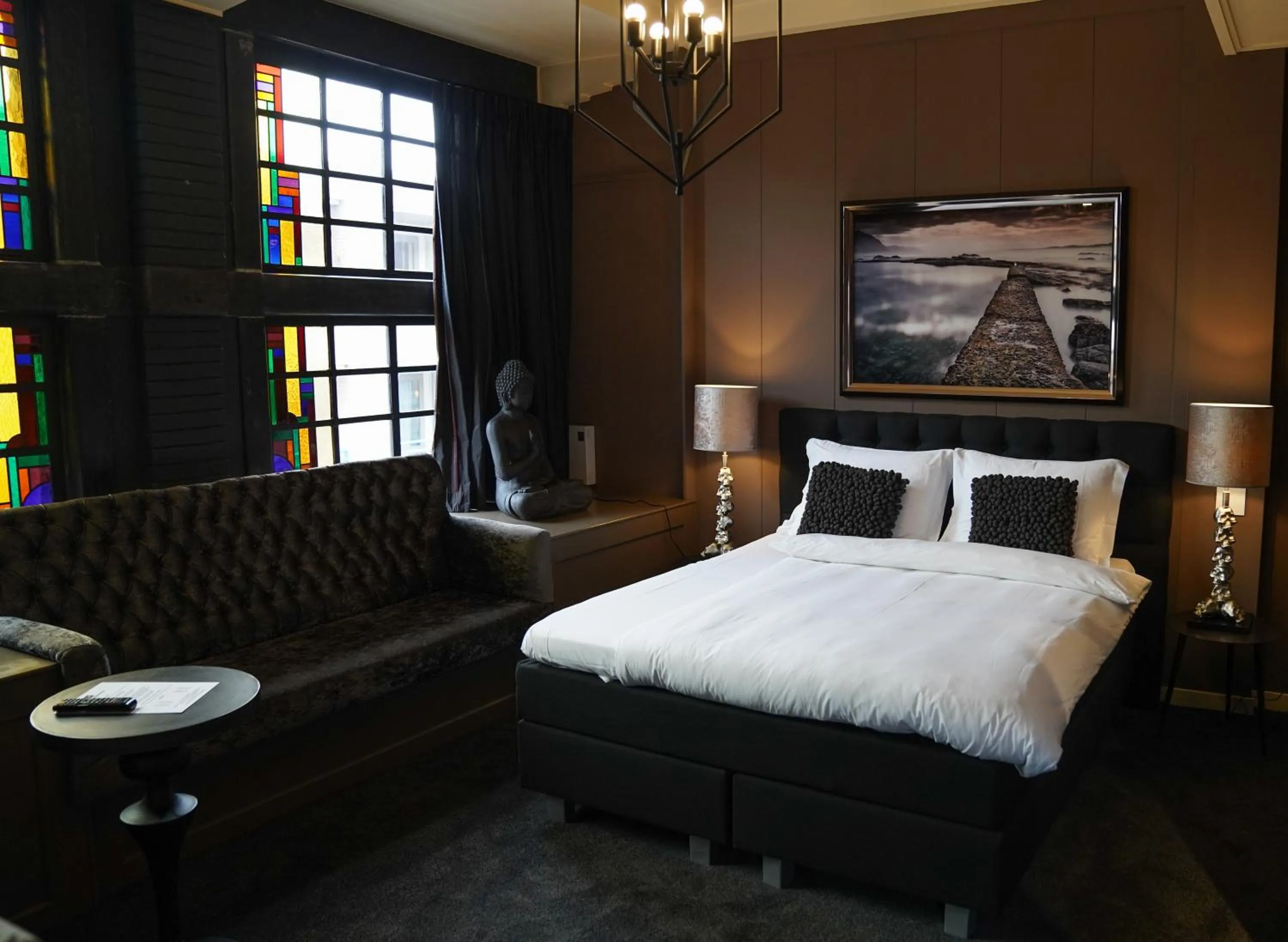 Bed in Hotel Huis van Bewaring - Bijzonder boutique hotel in historisch pand