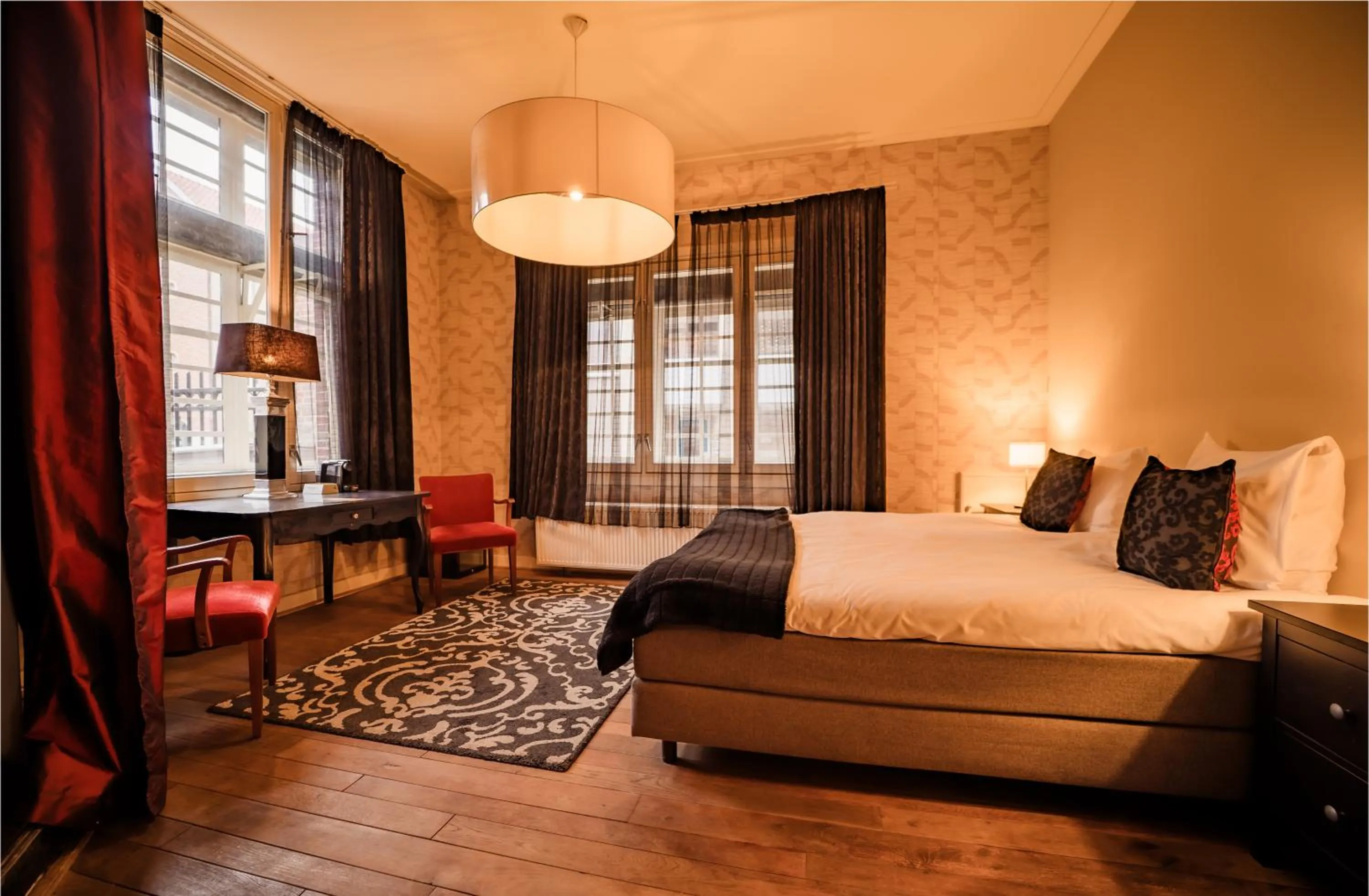 Bed in Hotel Huis van Bewaring - Bijzonder boutique hotel in historisch pand