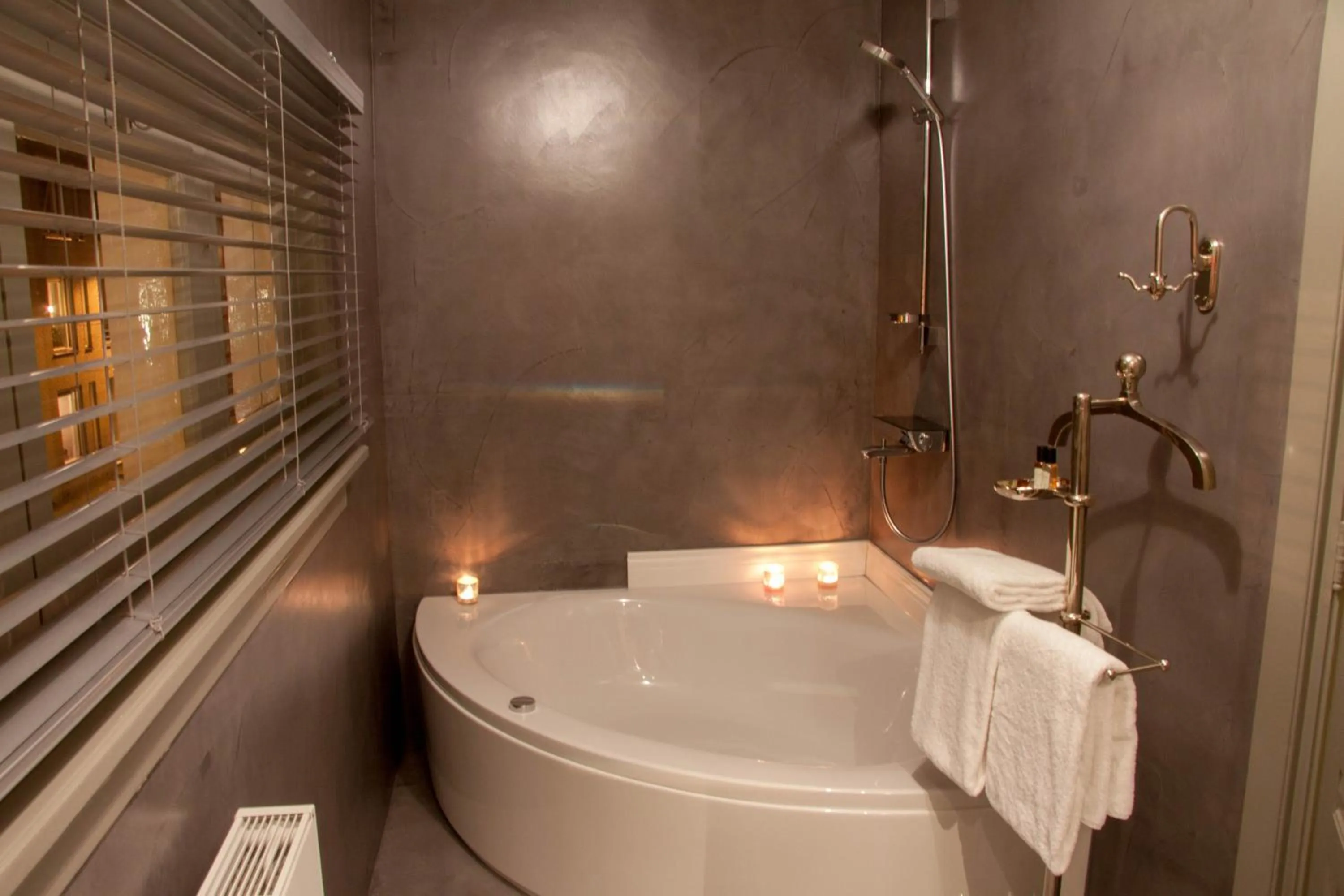 Bathroom in Hotel Huis van Bewaring - Bijzonder boutique hotel in historisch pand