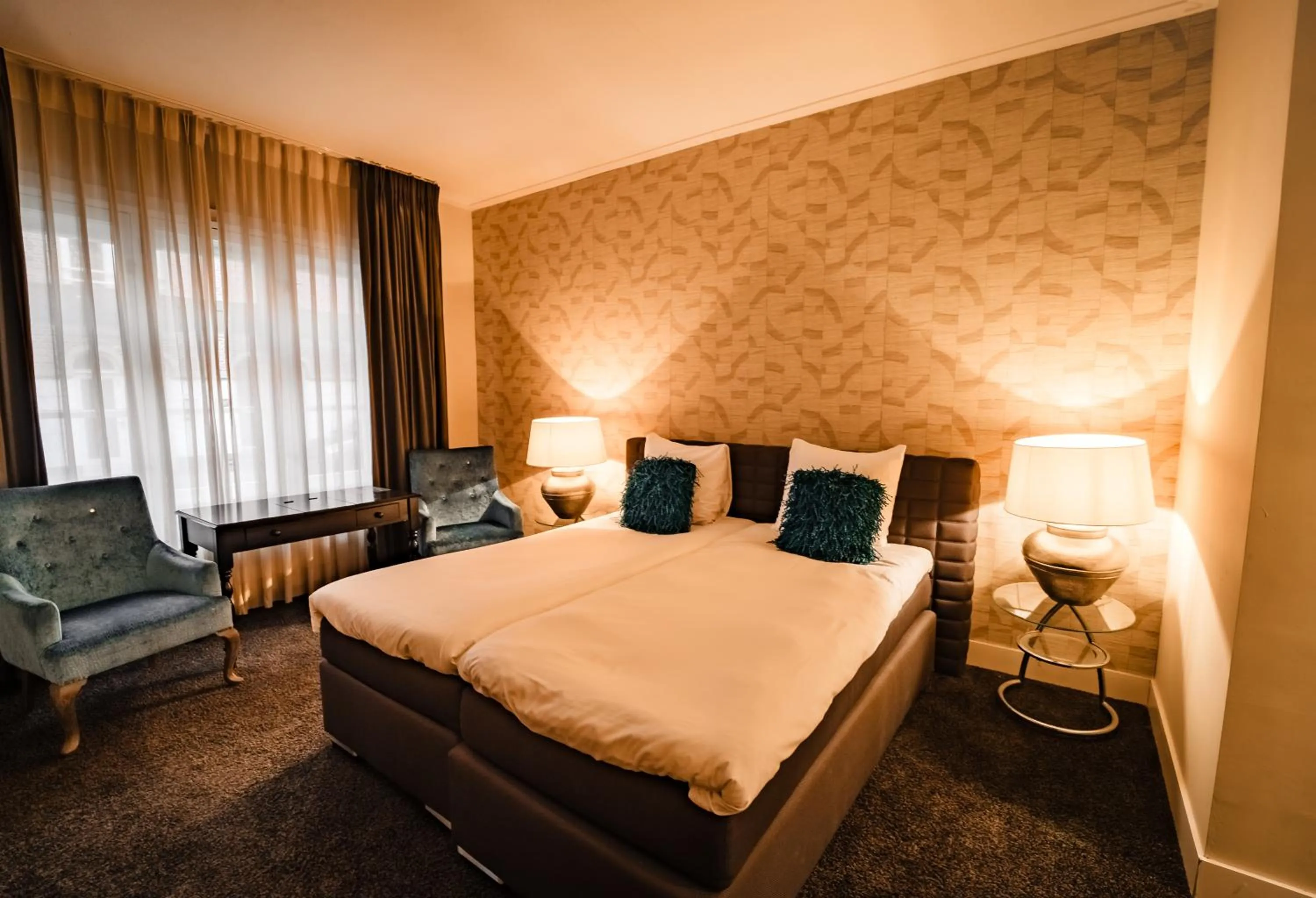 Bed in Hotel Huis van Bewaring - Bijzonder boutique hotel in historisch pand