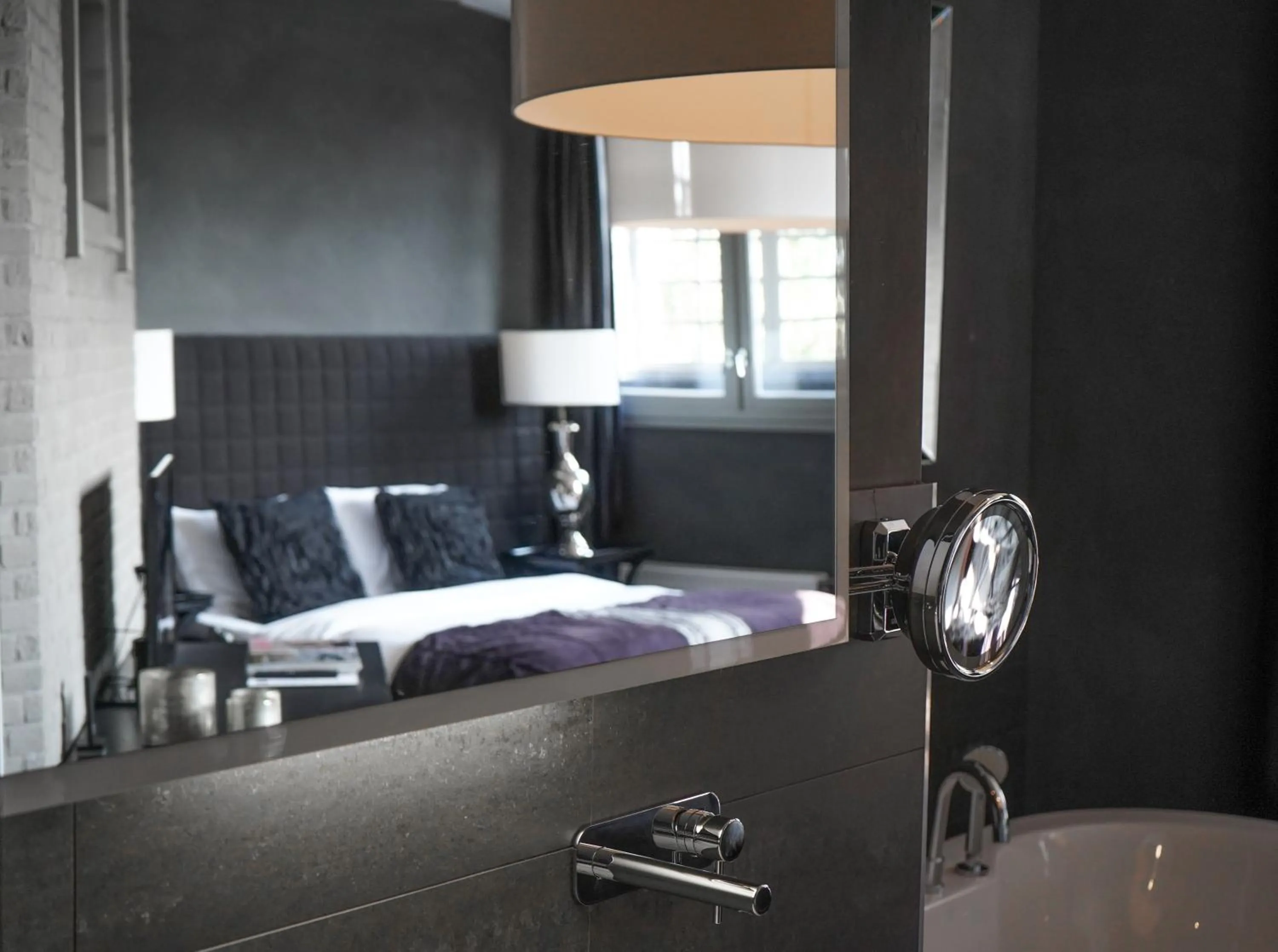 Bed in Hotel Huis van Bewaring - Bijzonder boutique hotel in historisch pand