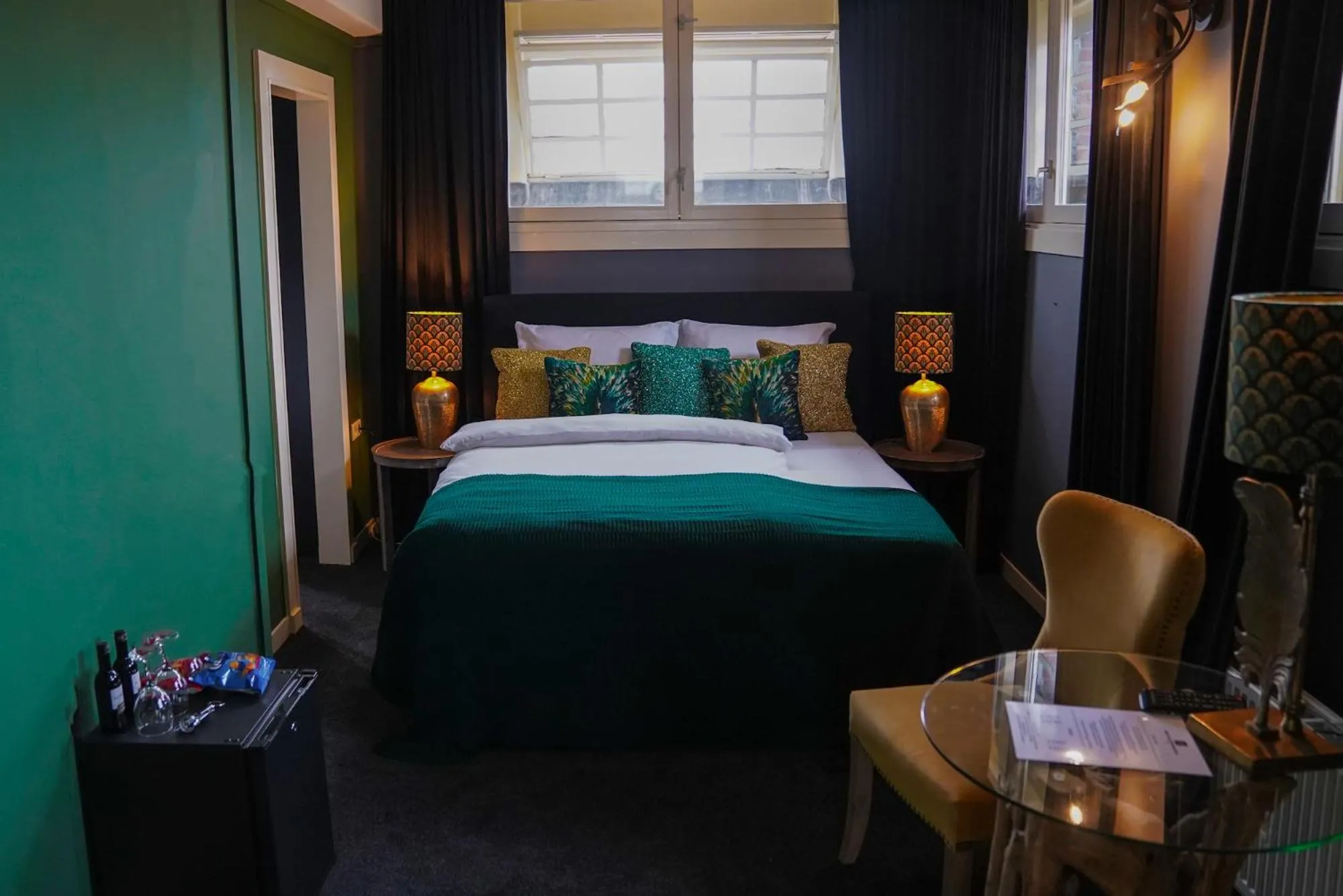 Bed in Hotel Huis van Bewaring - Bijzonder boutique hotel in historisch pand