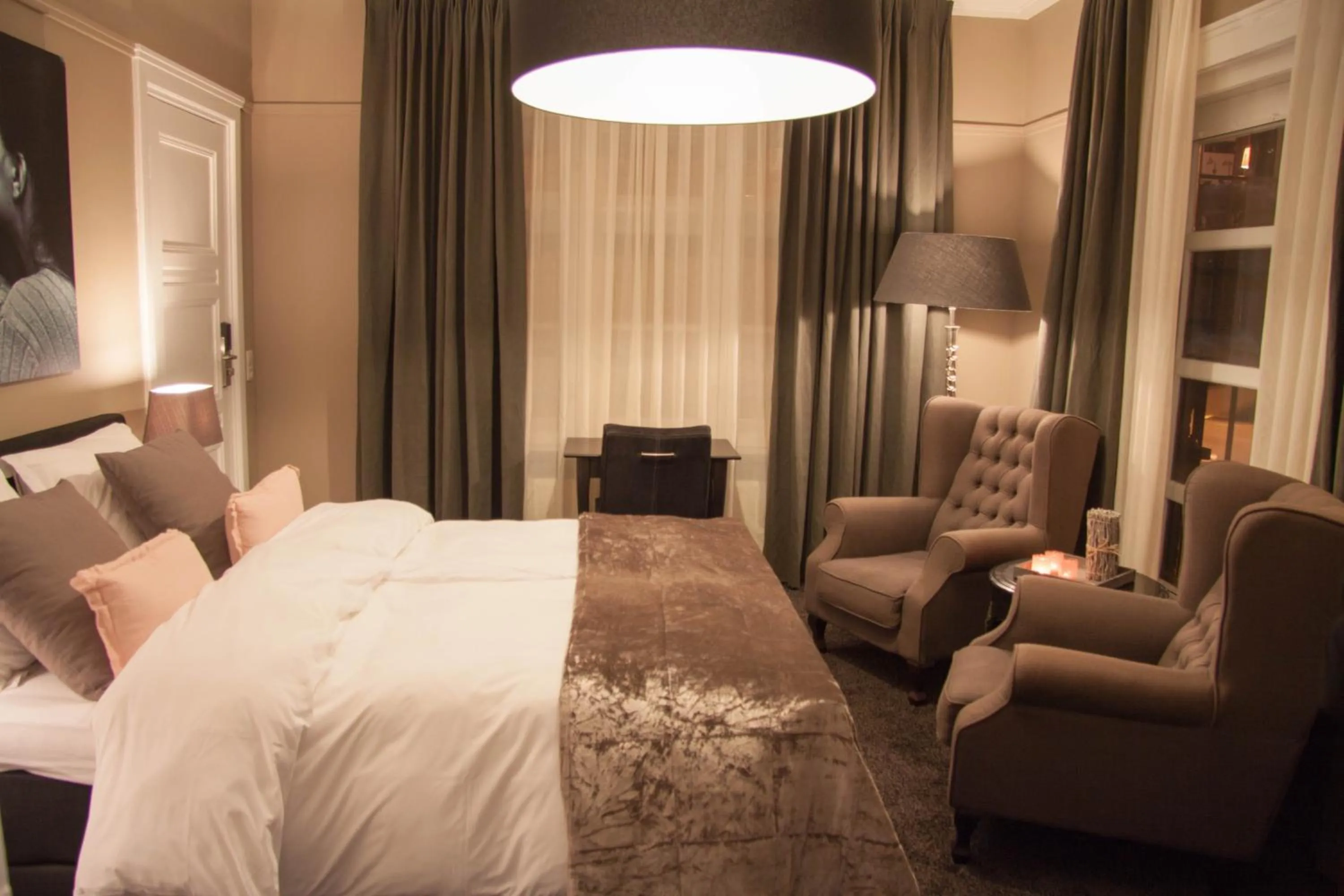 Photo of the whole room, Bed in Hotel Huis van Bewaring - Bijzonder boutique hotel in historisch pand