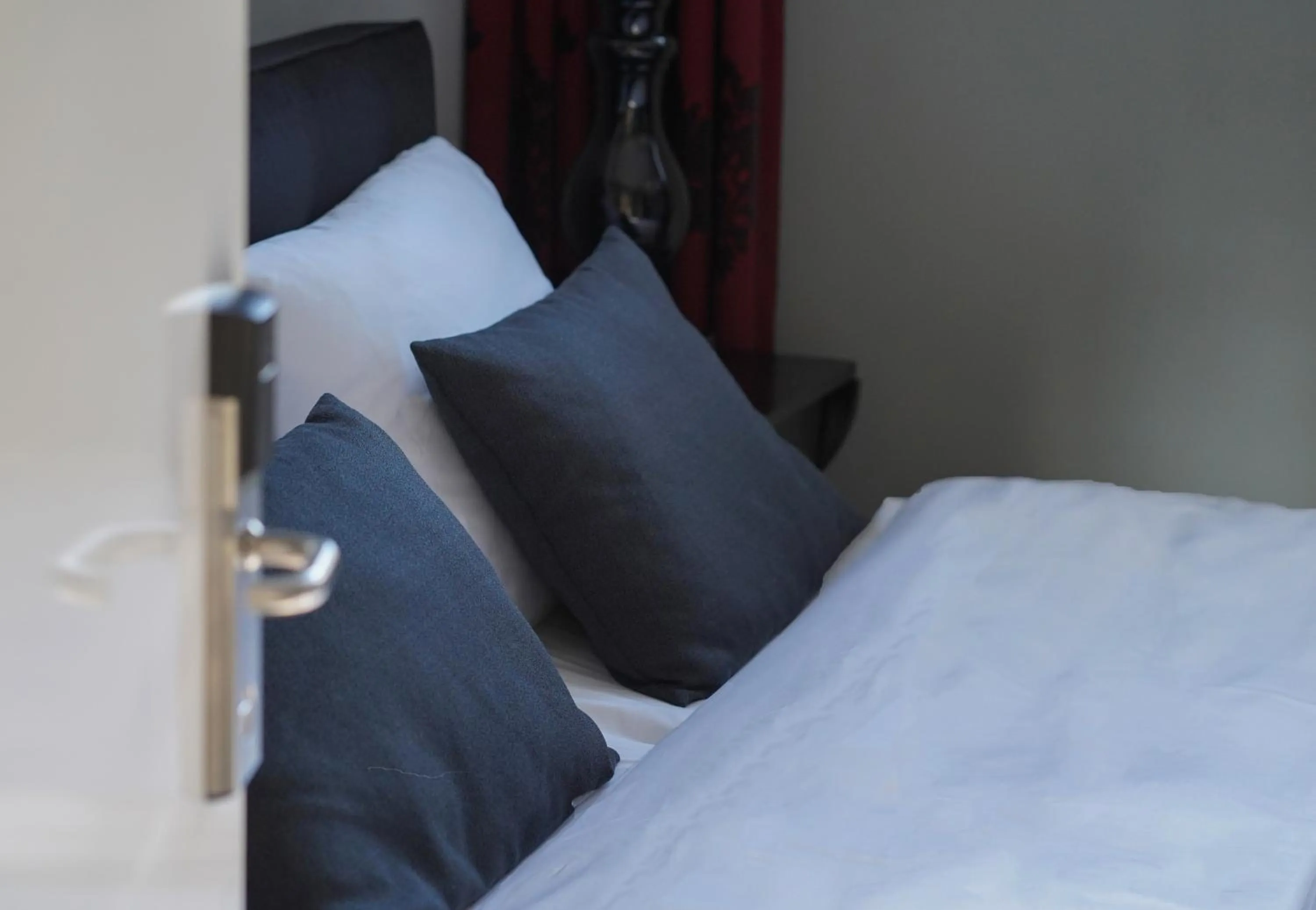 Bed in Hotel Huis van Bewaring - Bijzonder boutique hotel in historisch pand