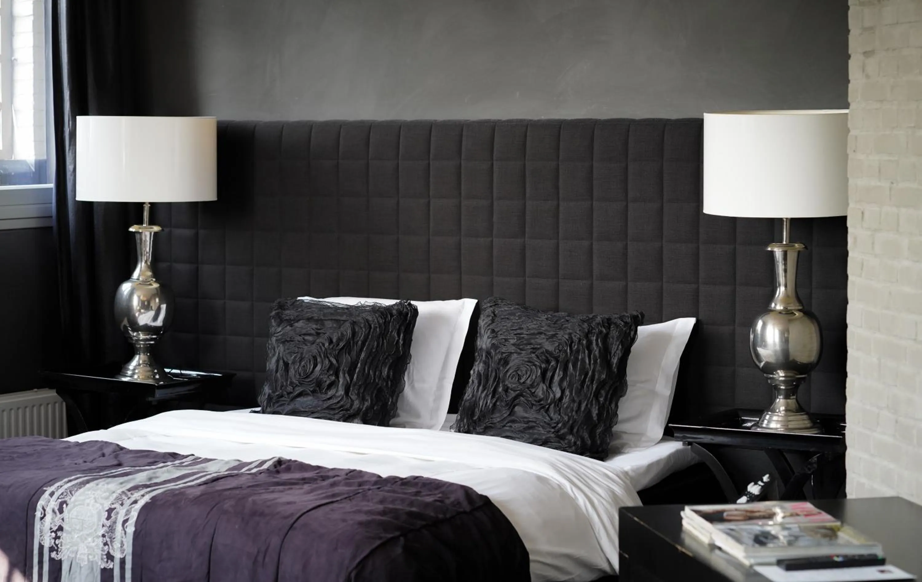 Bed in Hotel Huis van Bewaring - Bijzonder boutique hotel in historisch pand