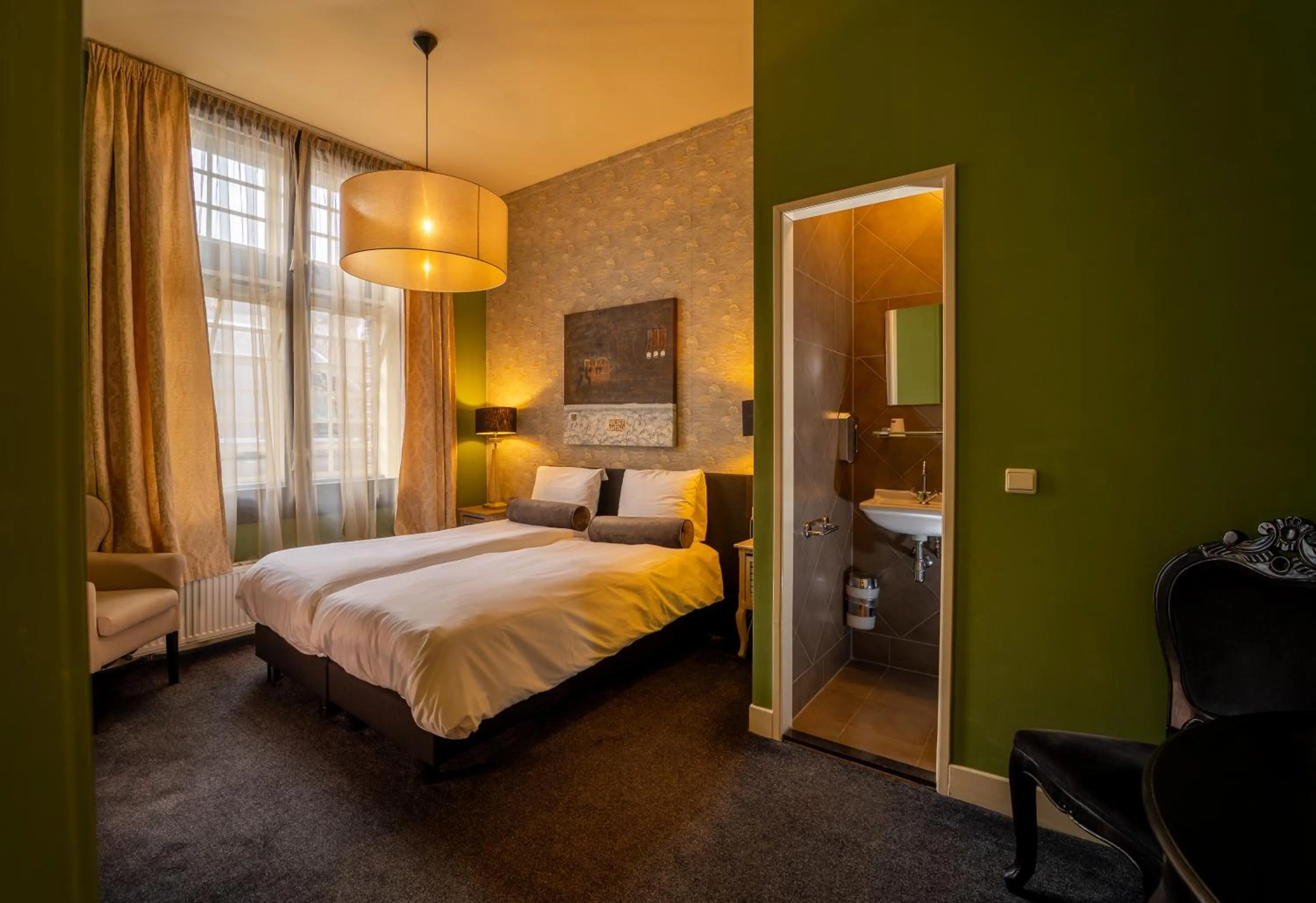 Bed in Hotel Huis van Bewaring - Bijzonder boutique hotel in historisch pand