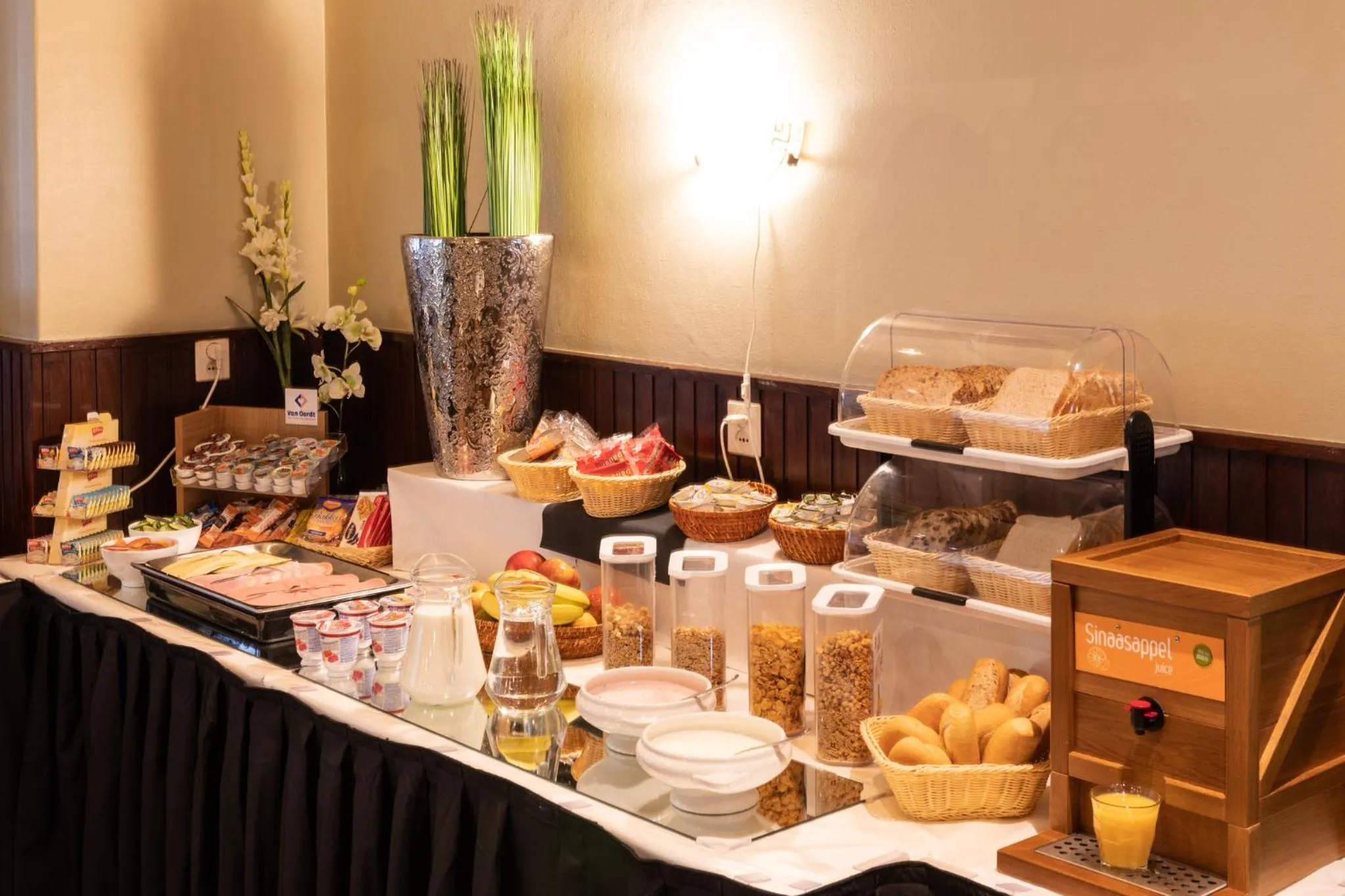 Breakfast in Hotel "De Klok"