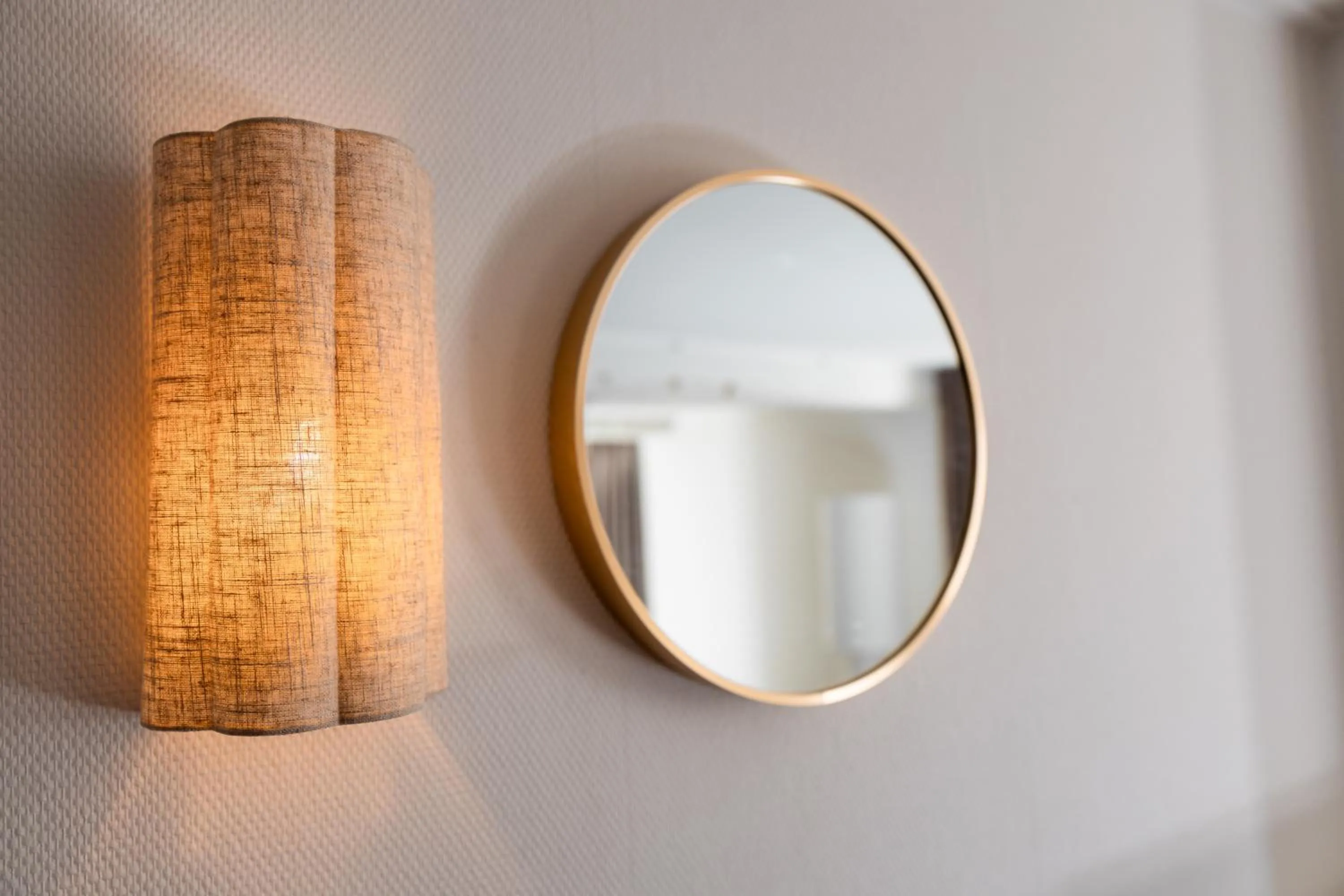 Seating area in Le Virage bistro en hotel