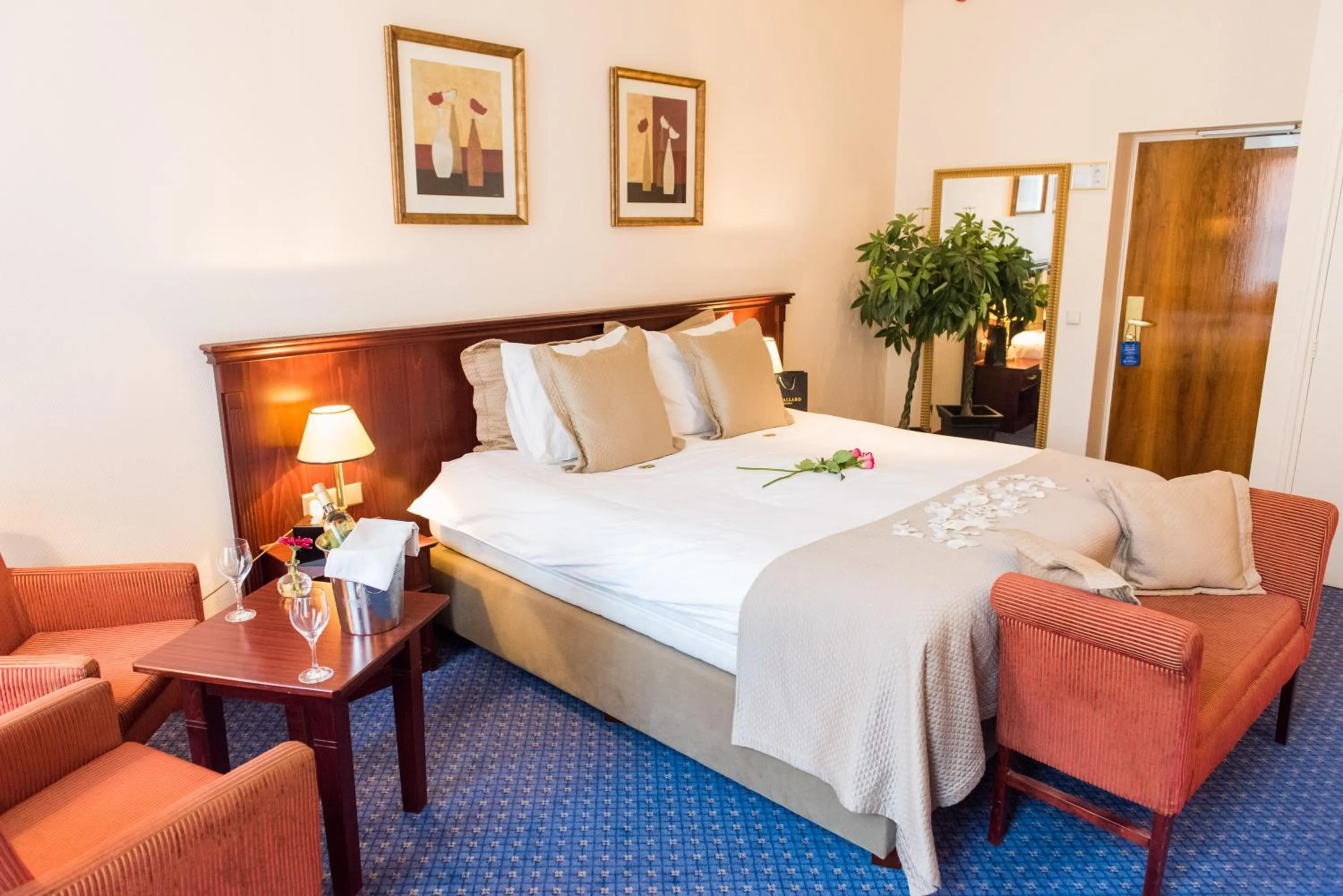 Photo of the whole room, Bed in Good Seasons Hotel Den Bosch