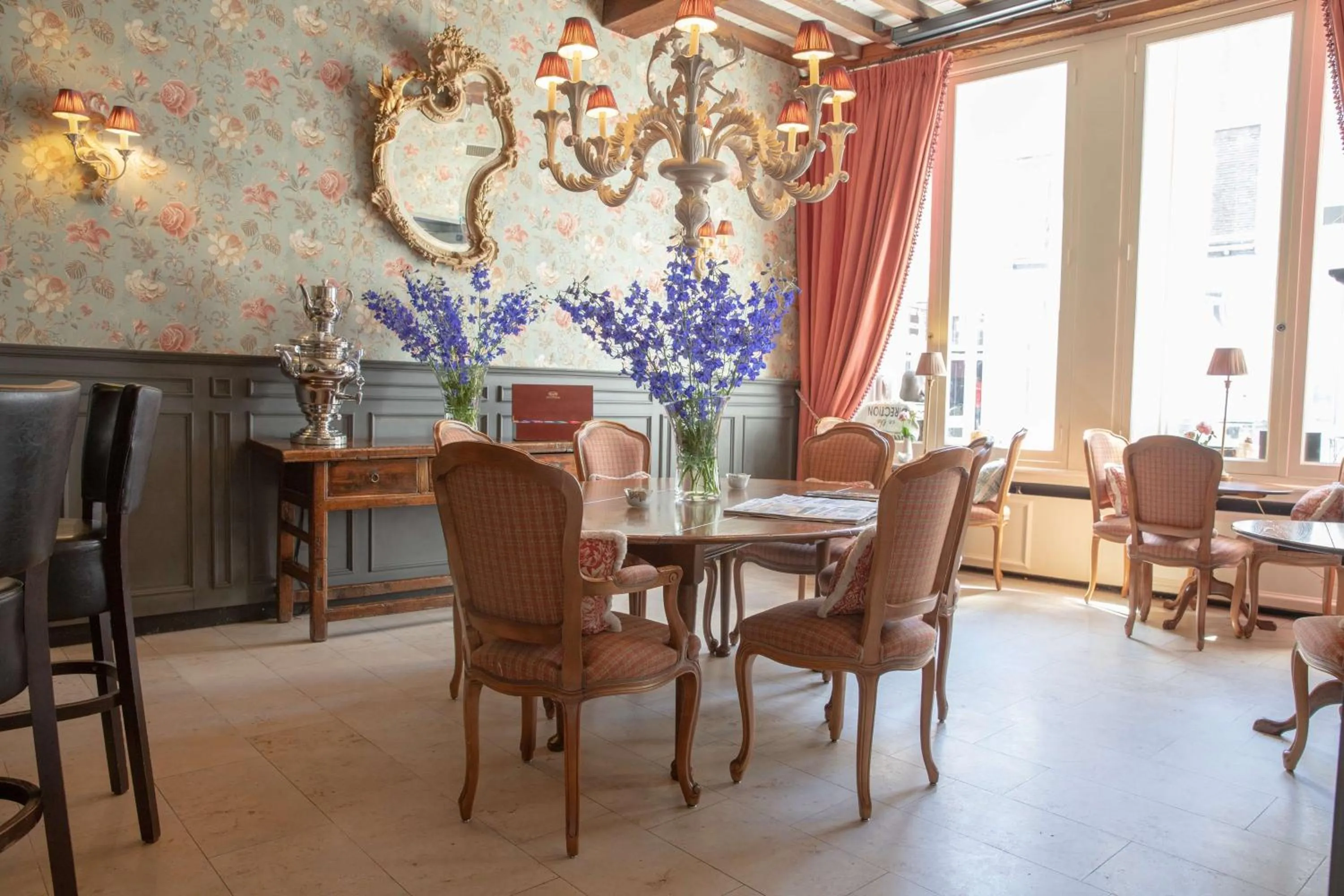 Lounge or bar in Good Seasons Hotel Den Bosch