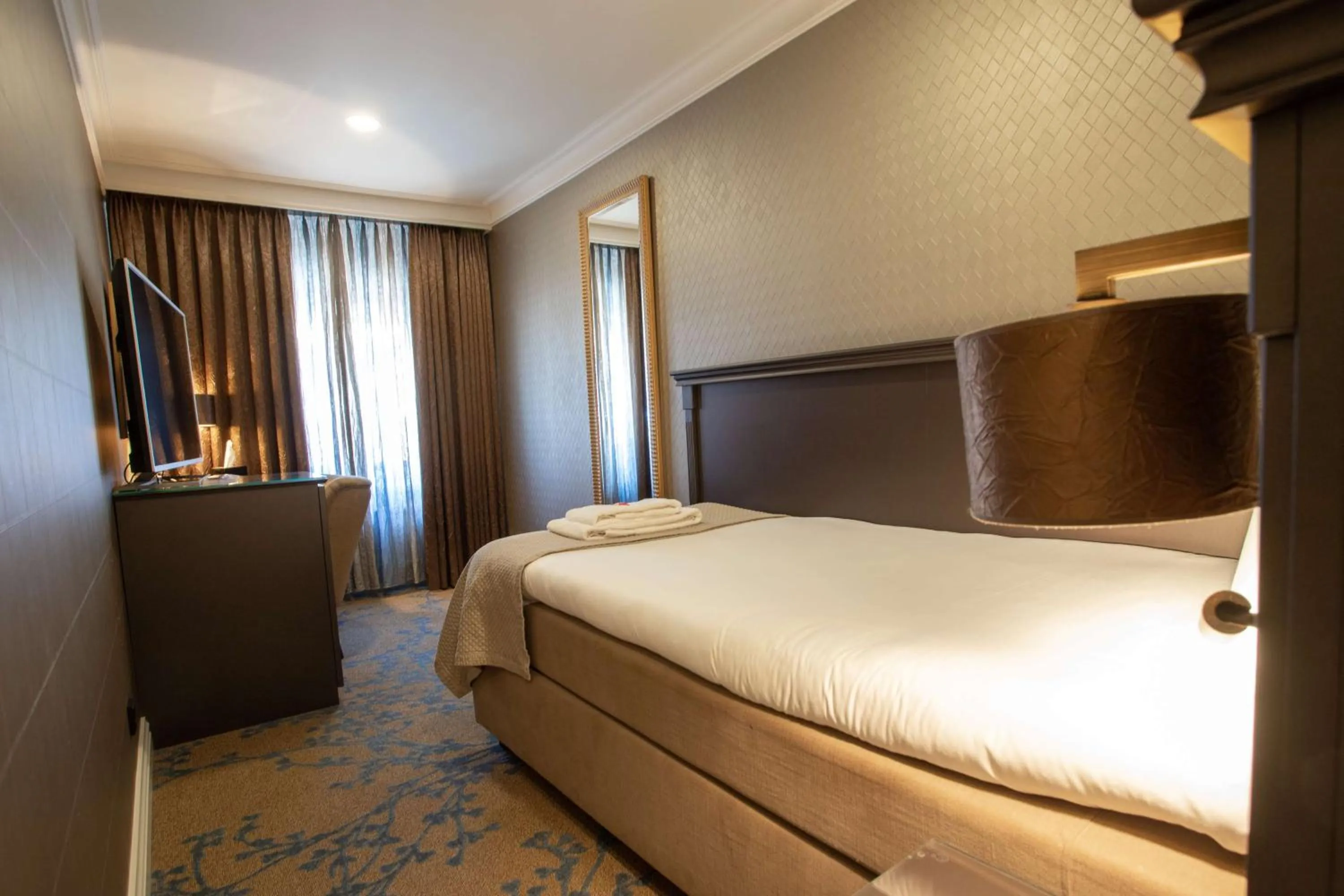 Photo of the whole room, Bed in Good Seasons Hotel Den Bosch