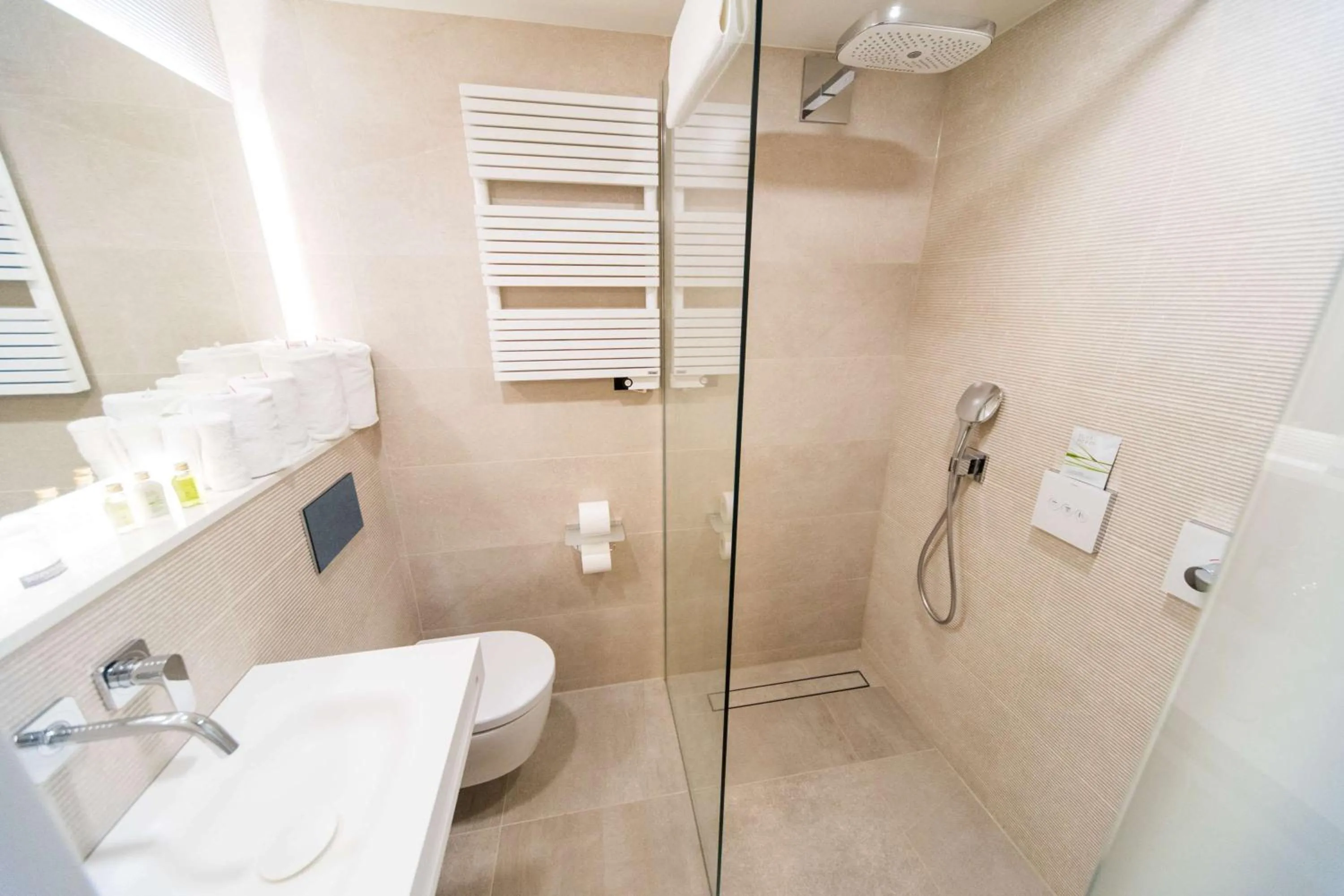 Bathroom in Good Seasons Hotel Den Bosch