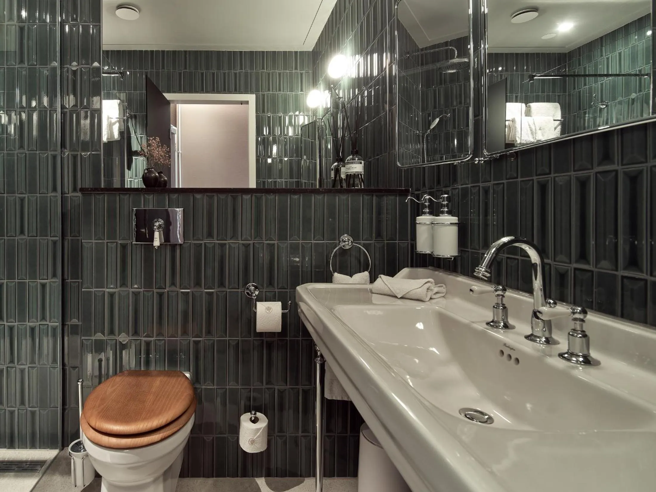 Bathroom in Good Seasons Hotel Den Bosch