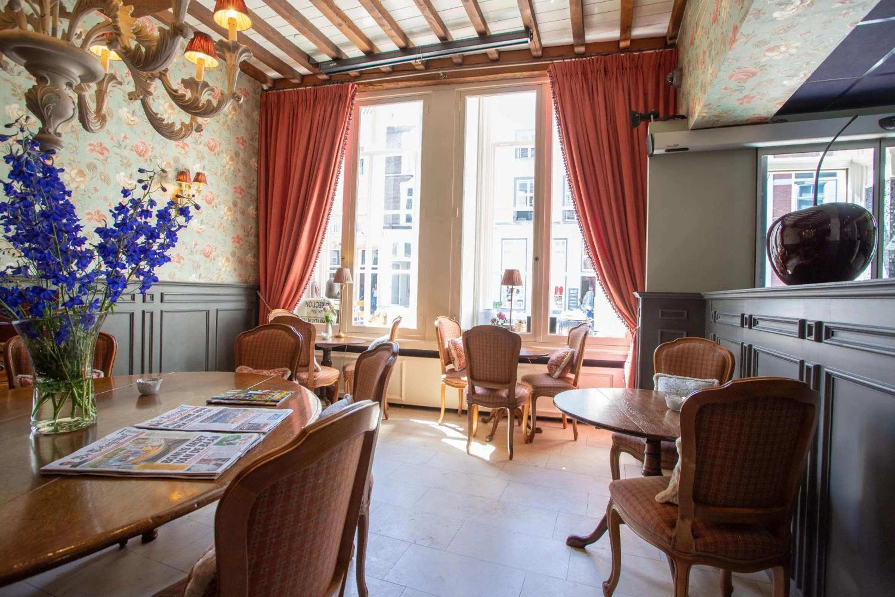 Lounge or bar in Good Seasons Hotel Den Bosch