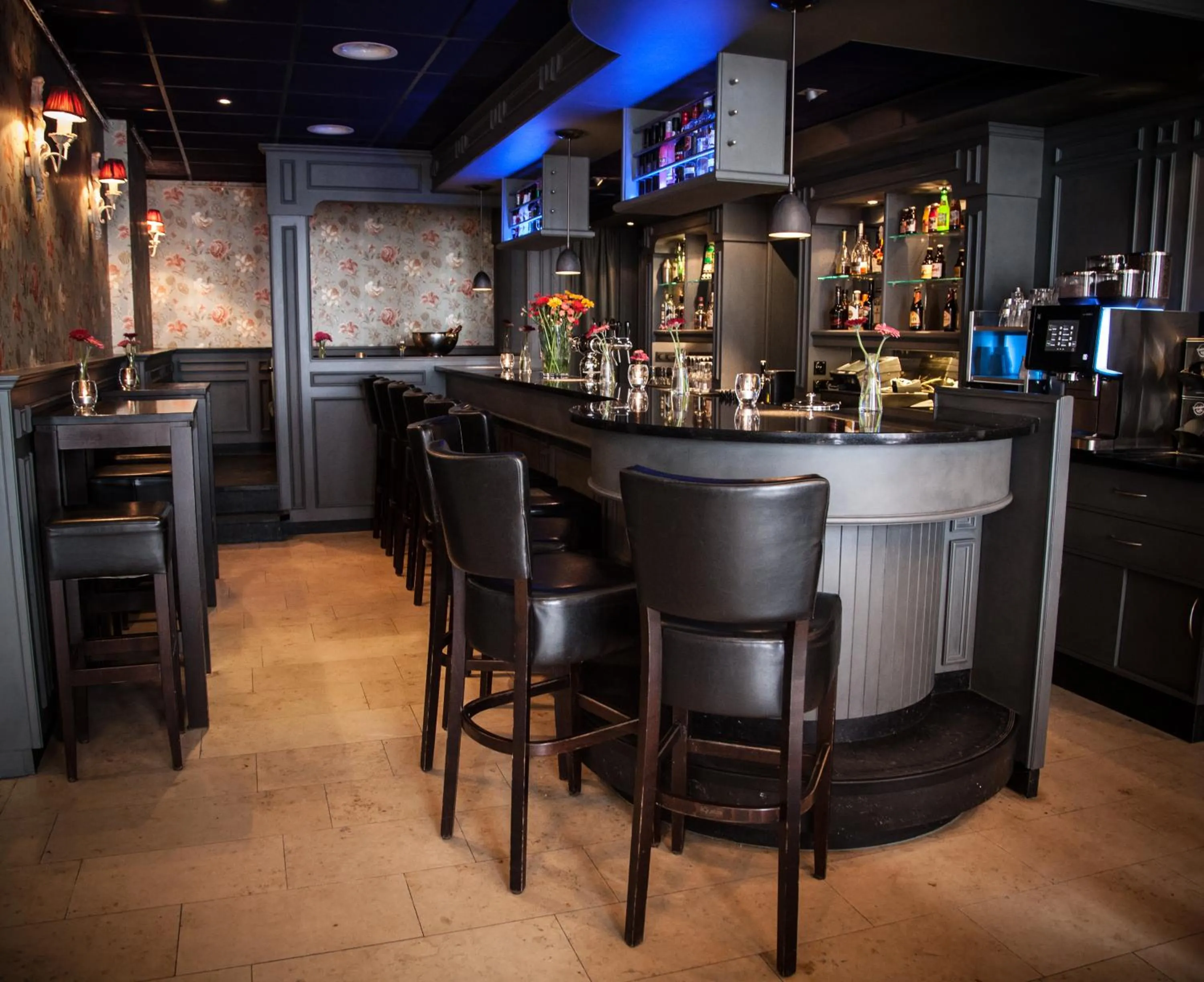 Lounge or bar in Good Seasons Hotel Den Bosch