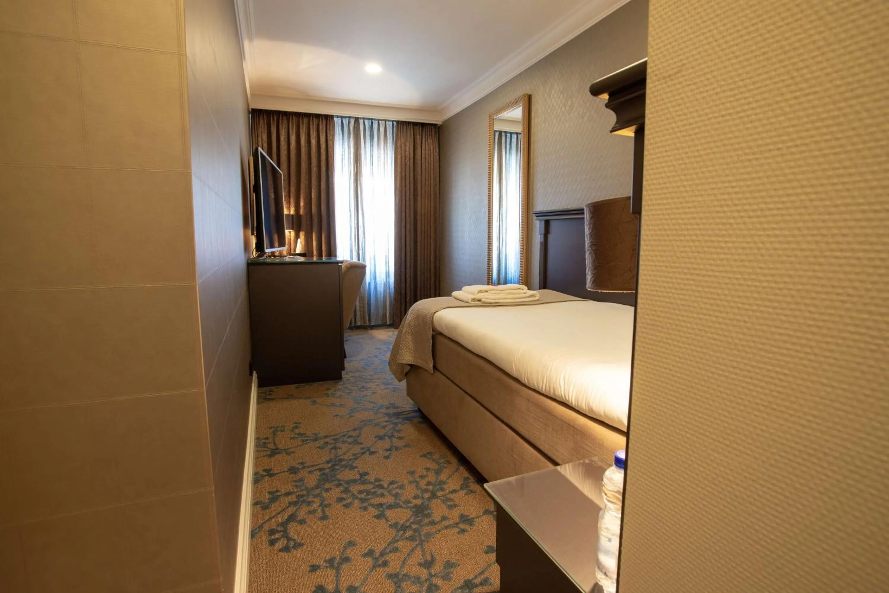 Photo of the whole room, Bed in Good Seasons Hotel Den Bosch