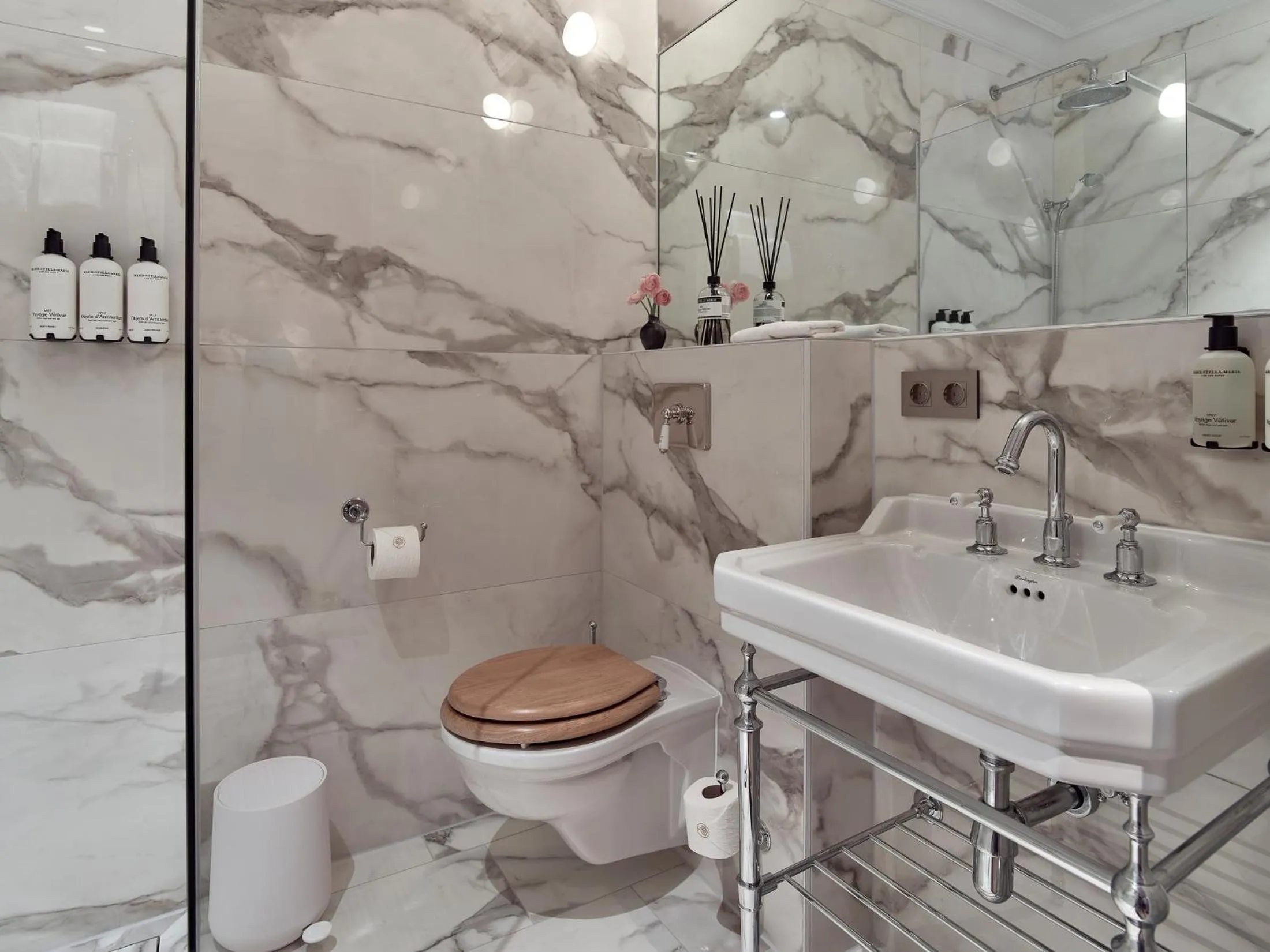 Shower in Good Seasons Hotel Den Bosch