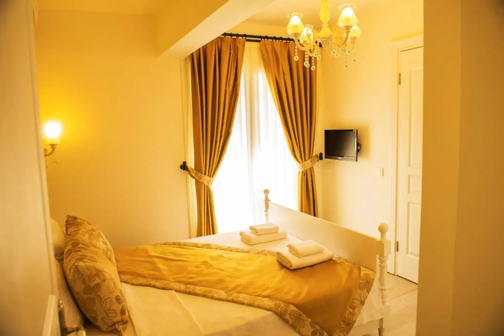 TV and multimedia, Bed in Selin Hotel TV and multimedia, Bed in Selin Hotel