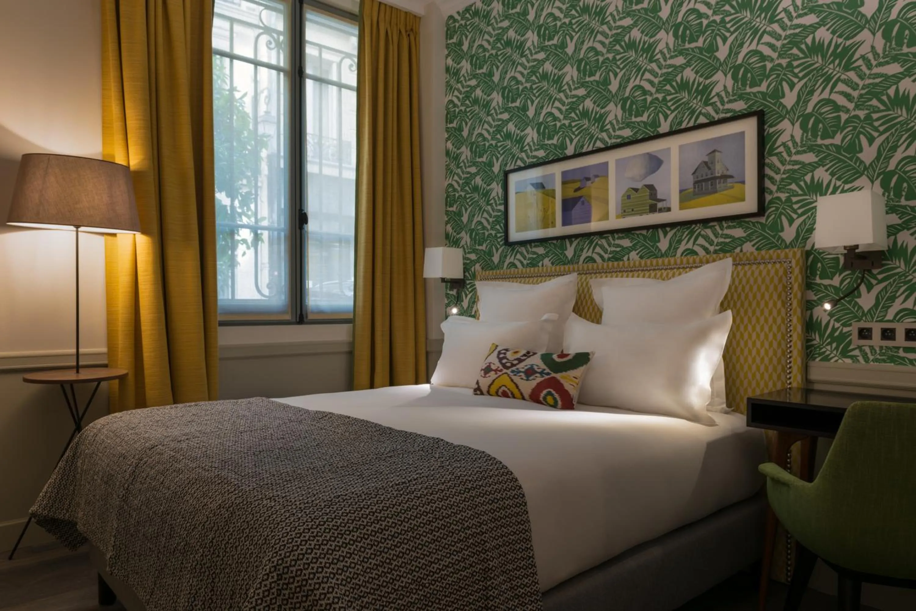 Bedroom, Bed in Hôtel Adèle & Jules