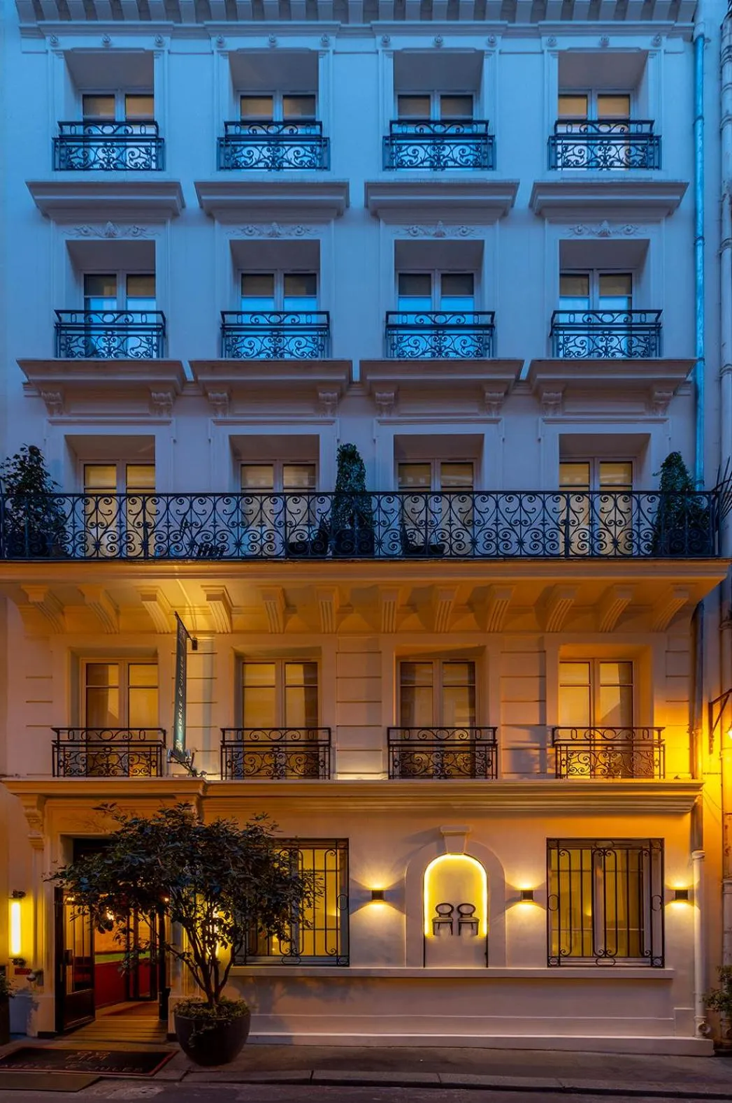 Property building in Hôtel Adèle & Jules